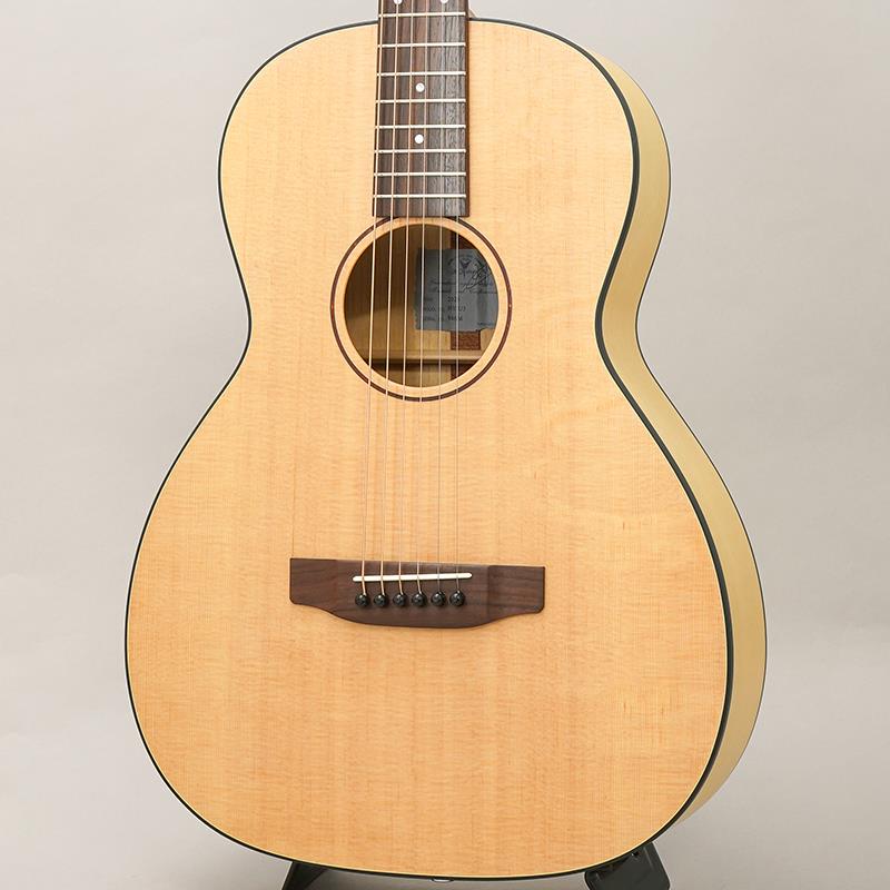 ■商品紹介Kヤイリならでは新しいコンセプトモデル1935年の創業から伝統的な手法によって生産される、国産アコースティックブランドKヤイリ。その多彩なラインアップの中で、出来る限り木材のありのままの姿追求したモデル「NY-U1」が登場。本来ならば埋められたり回避される節等がある木材を積極的に使用することによって、2つと無い個性を打ち出しております。正に木を知り尽くしているからこそ出来るアプローチ。Kヤイリ特有の繊細なサウンドかつダイナミックな鳴りと、12フレットジョイントならではのふくよかなトーンがあわさり心地良い響きを奏でます。丁寧製作されており、まるで長年引き続けていたかのような感覚でお使い頂けます。※使用されている木材の節やへこみは商品特有のもので不良ではございません。※画像はサンプルとなります。杢目や色合いは1本毎に異なります。■仕様詳細TOP：Solid SpruceBACK/SIDE：Sen PlywoodNECK：MahoganyFINGER BOARD：RosewoodBRIDGE：Rosewoodナット幅(mm)：43スケール(弦長)(mm)：635全長(mm)：968ボディ巾(mm)：360オリジナル・ギグケース付属検索キーワード：イケベカテゴリ_アコースティック・エレアコギター_アコースティックギター_K.Yairi_新品 SW_K.Yairi_新品 JAN:4580393205375 登録日:2025/07/09 アコースティックギター アコギ ヤイリ Kヤイリ ヤイリギター