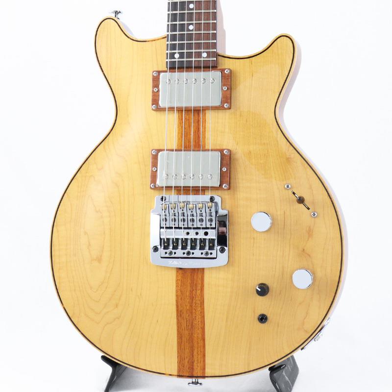 ■商品紹介ケーラーブリッジ、ミッドブースターを搭載したKz One Carved Topの美品中古が入荷！本機はKz Oneタイプのセミホロウ・ボディにカーブドトップがあしらわれ、さらにKahlerトレモロを搭載したフラッグシップ的モデル。セミホロウ構造による軽さと鳴りの豊かさ、高級感のあるアーチトップ外観、そしてKahlerによる滑らかなアーミング性が特徴的となっています。指板材にハカランダを使用するなど木材にもこだわり、ナチュラルな雰囲気と高級感を漂わせるルックスに仕上げられています。トレモロ操作の自由度を重視する方や、ステージでの表現幅を求める方にオススメなKzらしい実用性と個性を押し出した1本、是非この機会にご検討ください！＊状態といたしましてフレットの減りはほぼ見られず、トラスロッドの余裕も十分に確認しております。電気系統も良好、ピックアップカバーにはフィルムが付いたままとなっており、使用感の少ない個体と言えます。＊特に目立つ大きな傷等に関しましては写真をご参考ください。付属品汎用ギグバッグ、純正アーム、スペックシート、調整用レンチ、Kahlerブリッジ取説※リユース店舗の取り扱い商品は中古の1点限りのご用意となります為、誠に勝手ながらご注文のお客様優先でのご案内とさせて頂きます。お問い合わせやお取置きのご依頼の際は予めその旨ご了承下さいますようお願い致します。イケベ楽器店Website以外の商品ページをご覧のお客様は、「取扱店舗の商品ページを見る」または「楽器店の購入ページへ」よりご注文下さい。■仕様詳細商品スペックBody Top:Hard Rock Maple & New Guinea Rosewood(Tortise Purfling)Body Back:Big-Leaf Mahogany 2PNeck:Big-Leaf Mahogany，Wide Fat GripFingerboard:Brazillian Rosewood，10-14R Compound RadiusFret:Jescar FW55090Nut:BLACK TUSQTuner:GOTOH SG301 MG-TBridge:Kahler TremoloPickups:Kz Classic Humbucker(N，B)Controls:Volume x1，Tone x1，5-Way LeverSW x1Option:MBB(Mid Booster/Buffer)ONBOARDWeight≒3.46kg検索キーワード：イケベカテゴリ_エレキギター_その他_Kz Guitar Works_ユーズド SW_Kz Guitar Works_ユーズド JAN:2500030896393 登録日:2026/06/30 エレキギター Ksギターワークス Kzギターワークス
