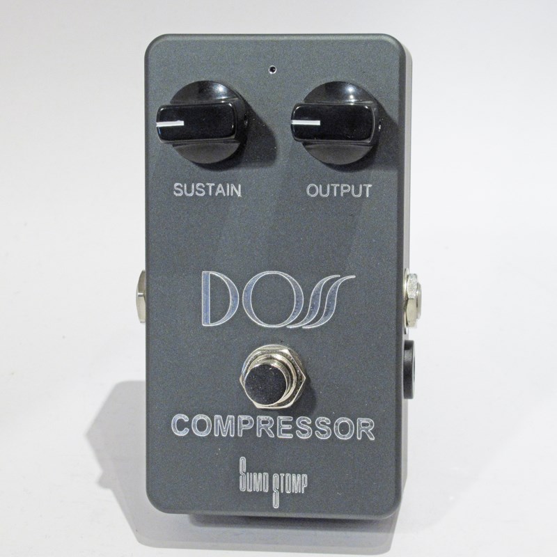 ■商品紹介ギターコンプの不動の名機ROSSのオールド個体の良質クローン！パクーンと圧縮される甘いコンプトーンは今尚高騰が止まらないビンテージROSSに肉薄するサウンドです。オールドコンプで採用されている事が多い缶タイプのRCA CA3080Aを採用。1970年代SUTAIN OUTPUT表記SN:14598の個体を各POTの個体差を極力抑えて動作、音質を限りなく再現しております。検索キーワード：イケベカテゴリ_エフェクター_ギター用エフェクター_ダイナミクス系_コンプ・リミッター_SUMO STOMP_新品 SW_SUMO STOMP_新品 JAN:2500070095763 登録日:2025/04/28 エフェクター コンパクトエフェクター ストンプボックス