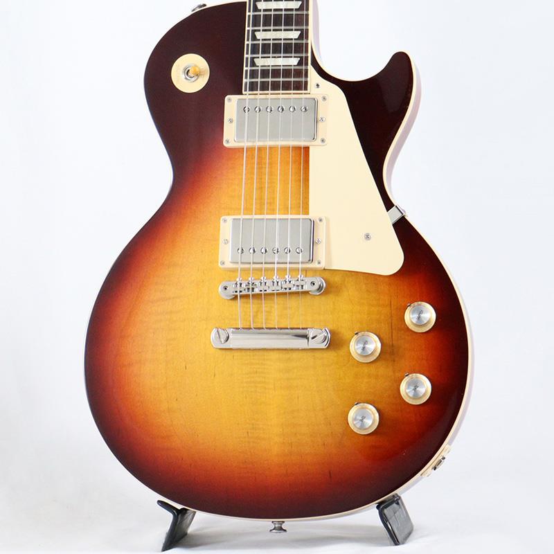 ■商品紹介Gibson Les Paul Standard '60sGibsonの定番モデル「Les Paul Standard '60s」が入荷！コチラは、AAフィギュア・メイプルトップやスリムテーパーのネックシェイプを採用した60's仕様採用モデルです。ウエイトリリーフを施さないソリッドボディに、握りやすいスリムテーパーのネックをジョイント。キャビティはトラディショナルモデルと同様に、基盤を使わず配線されており、コンデンサーはオレンジドロップが使われております。サウンドの要であるピックアップには、バーストバッカー61R&バーストバッカー61Tを搭載。芯のあるクリーントーンはもちろん、歪ませても骨太でバランスの良いドライブサウンドを奏でてくれます。ギブソン王道のロックサウンドを求めるギタリストには是非ともオススメの1本です。是非この機会をお見逃しなく！■仕様詳細Weight≒3.77kgBodyMaterial: MahoganyTop: AA Figured MapleWeight Relief: NoneNeckNeck: MahoganyProfile: Slim TaperNut width: 1.695 / 43.05mmFingerboard: RosewoodScale length: 24.75 / 628.65mmNumber of frets: 22Nut: Graph TechInlay: Acrylic TrapezoidsHardwareBridge: ABR-1 Tune-O-MaticKnobs: Gold Top Hats with Silver Reflector & PointersTuners: Grover Rotomatics w/ Kidney ButtonsPlating: NickelElectronicsNeck pickup: Burstbucker 61RBridge pickup: Burstbucker 61TControls: 2 Volumes， 2 Tones & Toggle Switch (Hand-wired with Orange Drop Capacitors)ハードケース付属検索キーワード：イケベカテゴリ_エレキギター_レスポールタイプ_Gibson_Les Paul Models_新品 SW_Gibson_新品 JAN:4580228786970 登録日:2026/01/26 エレキギター ギブソン レスポール
