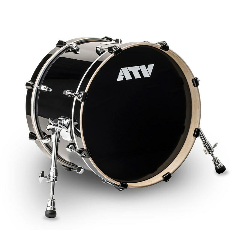 ■商品紹介【aDrums artist 18 Kick Drum [aD-K18]】＜aDrums＞「優しく演奏すれば柔らかくふくよかな音、激しく気持ちをぶつければ鋭く荒々しい音。時に意のままに自分を委ねることができ、時に諦めたくなるほど難しいもの。だからこそ、愛着が湧く。だからこそ、楽器から感動が生まれる。ATVはそんな楽器を届けたいと思う。」aDrumsは、「Authentic」「Acoustic」「Artware」をコンセプトにしたエレクトロニック ドラムです。センシング、サイズ、フィールが体となってプレーヤーの地良い演奏を引き出し、楽器の本質にフォーカスして最良のアコースティック ドラムサウンドを表現することを指しています。Authentic：楽器としての純粋さと正統さ。余計な機能を削ぎ落とし、楽器に相応しいデザイン。いいといい演奏体験を提供することにフォーカスしています。すべてはプレーヤーのために、吟味され磨き上げられます。Acoustic：アコースティック楽器の然なふるまい。さく叩けばささやくような、強く叩けば空気を揺らすような。これまでは鳴らしきれなかった胆で繊細な楽器の表情を、ATV のテクノロジーが余すところなく表現しています。Artware：に響く奥深さ。素晴らしい楽器たちは、他と同じような姿をしていてもなぜか夢中になってしまいます。スペックや機能では語ることができない、楽器の真価を追求します。＜プレーヤーをインスパイアする表現の＞■ドラムにあるべきサイズ■aDrumsでは、各楽器のサイズがもたらすフィールやビジュアルと、そこから響くサウンドとの致性こそが、プレーヤーの演奏表現をめると考えます。魅的なビジュアルに加え、アコースティックドラムと同じ打感や距離感を切にしながら、ご家庭やスタジオでもきすぎない絶妙なサイズです。 またキックやフロアタムには分なデプス（深さ/縦幅）を持たせることによって、aD5のソリッドで重厚な低をビジュアルとフィールで体感できます。■アコースティックドラムに並ぶダイナミクス■従来の電ドラムでは、ヘッド中央を叩くと異常にきなが鳴ってしまうホットスポットがあるために、あえて源もダイナミクス(強弱)の幅を狭めてたせないようにすることがありました。 aDrumsではドラムやシンバルにマルチセンサーを採することでこの打の感度を均化し、ピアニッシモからフォルテッシモまで意図通りの表現が可能となりました。アコースティックドラムのようなきなダイナミクスを在にコントロールすることでまれるグルーヴは、演奏者の個性を引きたせます。■グルーヴをえるキック■演奏をえる軸となるキックには、安定感と速な発が必要です。ビーターによる打撃のダンピングとセンシングを両するための独特な緩衝構造により、ソリッドなフィールとともに速な発を実現しました。 18シェルと型のスパーによって得られる安定感や安感の中で地良くビートが刻めます。また、ツインペダルを使したハードな連打にも、安定したセンシングと演奏性を発揮します。■楽器らしく愛着の湧くデザイン■aDrums artist（ドラム部分）は、優れた素材を各所に使して楽器としての完成度をめました。全てのドラムは、本物のバーチウッドシェル（サイドリムはメイプルウッド）、ソリッドブラックのラッカー仕上げ。余計な意匠を削ぎ落としたシンプルで飽きのこないデザインで、ドラムらしさをより強調しています。[aDrums artist / Kick]サイズ：18 x 12マテリアル：バーチ6プライフィニッシュ：ラッカーペイント（ソリッドブラック）コネクタ：トリガー出力 x1 (TRSフォーン)ゾーン：ヘッド*トリガーケーブルは付属しません。*画像はイメージです。*仕様およびデザインは改良のため予告なく変更することがあります。検索キーワード：イケベカテゴリ_ドラム_電子ドラム_電子ドラムアクセサリ_ATV_新品 SW_ATV_新品 JAN:4573319110143 登録日:2017/07/24 電子ドラム デジタルドラム エレドラ