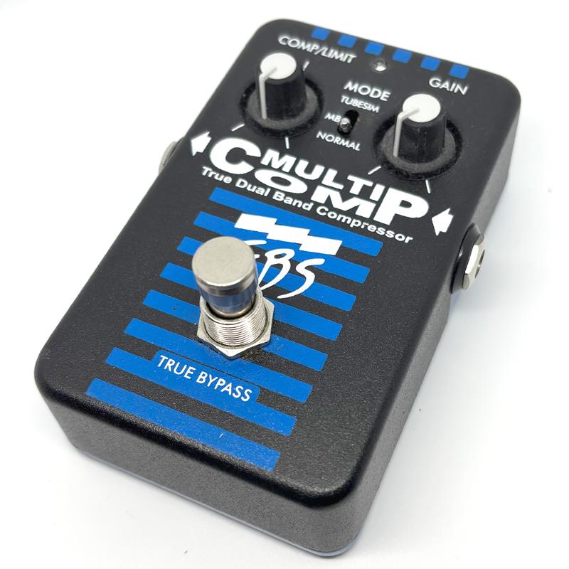 ■商品紹介MULTI COMPはベーシストなら誰しも1度は手にするであろうモデルとして、発売から今日まで絶大な支持を集める大定番モデル。コンプレッサーのかかり具合と出力ゲインを調整する2つのコントロールノブ、ノーマル/マルチバンド/チューブシミュレーションの3モードの切替スイッチというシンプルなコントロールを搭載することで、直観的なサウンドメイクを可能にし、当機ならではの図太いサウンドをアウトプットします。キズや使用感が散見されますが、動作は問題なくお使いいただけます。付属品：なし保証：保証無し現状販売検索キーワード：イケベカテゴリ_エフェクター_ベース用エフェクター_ベース用コンプレッサー・リミッター_EBS_ユーズド SW_EBS_ユーズド JAN:2500070862860 登録日:2026/03/28 エフェクター コンパクトエフェクター ストンプボックス