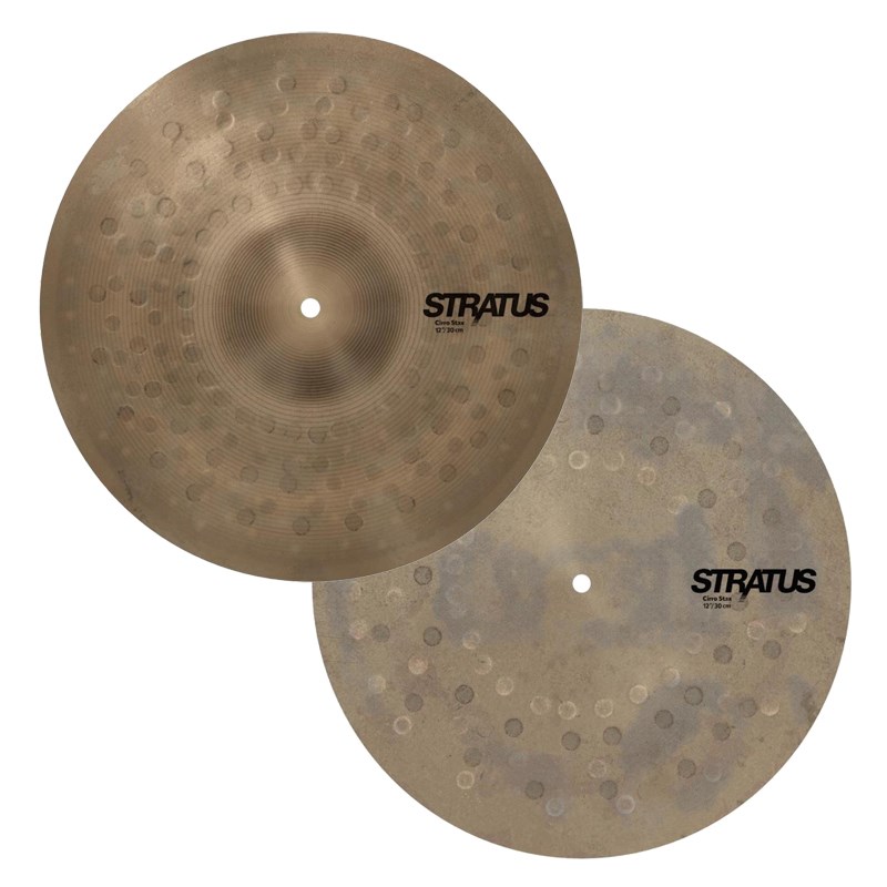 ■商品紹介＜Stratus＞クリアなサウンドとフィーリング（打感）が優れたシンバル それが Stratus です。B20キャストブロンズとStratus High Impact Hammeringの融合により、卓越したサウンドバリエーションを実現。薄めながらも明るく澄んだサウンドが際立つ特?を備えています。コントロールがしやすいため、繊細な音の表現が求められるアコースティックな現場でも独自の存在感を放ちます。また、吹奏楽やJAZZなどのアンサンブルの場面でも優れたパフォーマンスを発揮します。Stratusは新たな演奏体験を提供いたします。＜Cirro Stax＞トップは表面のレイジングが無く、裏面はレイジング有りとしてシンバルのテンションが緩和されたことによりエッジ部が波打つような形状。一方のボトムは表裏ともレイジング無しのフラットな形状で、この二つを重ね合わせる際に、タイトに締めてアタックを短くすることも、緩めてシズル効果を得ることも可能。またトップだけでプレイした場合は印象的なフェイザーサウンドが得られる。サイズ：12インチペア検索キーワード：イケベカテゴリ_ドラム_シンバル_その他_SABIAN_Others_新品 SW_SABIAN_新品 JAN:0622537092398 登録日:2024/07/03 シンバル セイビアン
