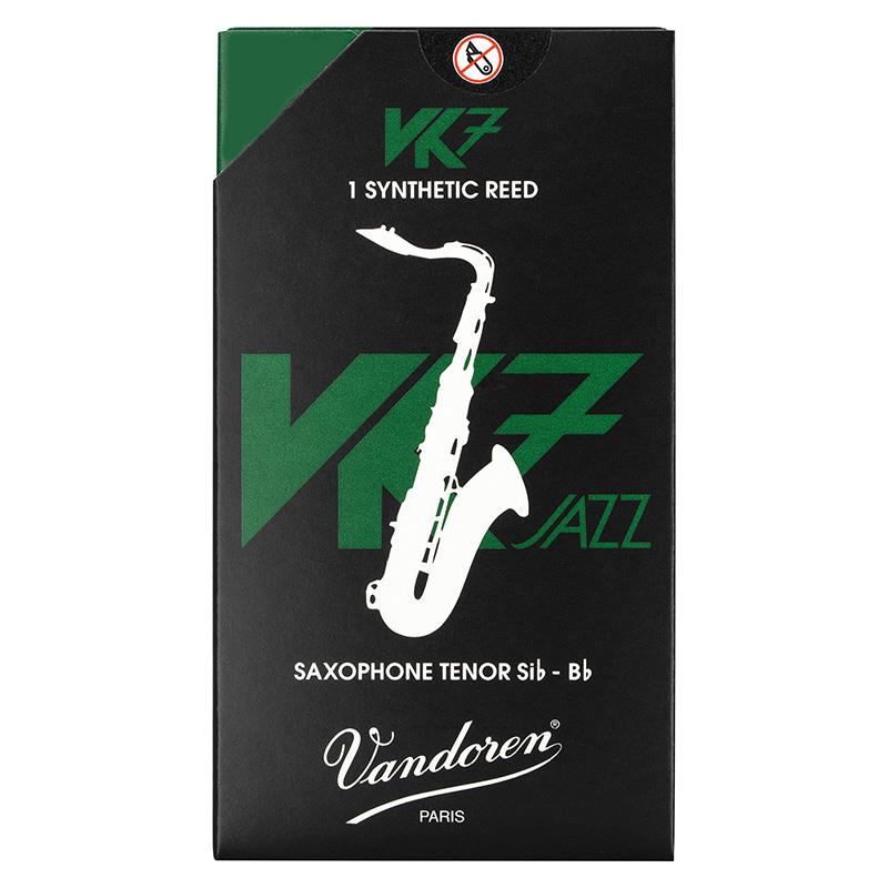 ■商品紹介// Vandoren The Synthetic Reed VK7 for Tenor Saxophone //シンセティックリード「VK」は、バンドーレン社が7年にわたる研究を経て生み出した新素材のコンポジット繊維で作られています。 この新たなコンポジット繊維は、ケーンの構造をただ模倣したものではありません。ケーンリードと同様の音響を得られるよう、ケーンの本質的な物理的特性を再現しました。VKリードは、国際特許を取得した全く新しい素材と方法で製造されています。VKリードとその素材は、フランスのボルム・レ・ミモザで生産されており、100%リサイクル可能です。テナーサクソフォン用のVKリードには、トラディショナルタイプの「VK1(硬さ7段階)」と、ジャズタイプの「VK7(硬さ6段階)」の2種類のモデルがあります。硬さにつきましては、画像4枚目の対応表をご参照ください。【パフォーマンス】■安定性：この素材は腐りにくく、乾燥しても反りません。また、水分（唾液等）の影響も受けません。■耐久性：VKリードは、ケーンリードよりも長い期間、購入時と同じ状態を保てるため、高い一貫性をもって、より良いパフォーマンスを発揮できます。　※平らな状態で保管する必要があるため、平らな面で保管できるリードケースの使用をおすすめします。■使いやすさ：VKリードは、パッケージから取り出してすぐに使用できます。演奏前に湿らせるなどの準備は不要です。水洗い可能で、アルコールまたは食品用洗剤（中性洗剤）で洗浄ができます。■一貫性：一貫して、信頼できる硬さ、サウンド、アーティキュレーション、遠達性、高音域での安定が得られます。■仕様詳細■容量：1枚入り■硬さ：30　型番：SVK72210※バンドレン JAVA 3 の中庸相当・VK7硬さバリエーション：10 / 15 / 20 / 25 / 30 / 35検索キーワード：イケベカテゴリ_管楽器・吹奏楽器_サックス用アクセサリ_リード_VANDOREN_サックス用リード_新品 SW_VANDOREN_新品 JAN:0008576160449 登録日:2025/09/18 バンドーレン リード サックス