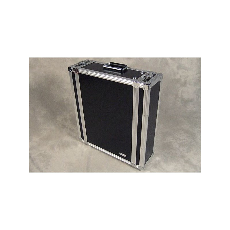 ■商品紹介強固なFRP使用ラックケース！ライブからレコーディングまで機材を運ぶ、機材を守るラックケースです。TRIAXIS 2などのプリアンプやVHT 2502のようなパワーアンプ、SVT-4PROなどのベースアンプがすっぽり収まります。3U:奥行き 本体360mm + 裏蓋50mm※店舗によりお取り寄せの場合がございます。検索キーワード：イケベカテゴリ_エフェクター_エフェクトボード・ラックケース_ラックケース_ARMOR_新品 SW_ARMOR_新品 JAN:2560000008805 登録日:2009/09/29 エフェクトボード エフェクトケース エフェクターケース