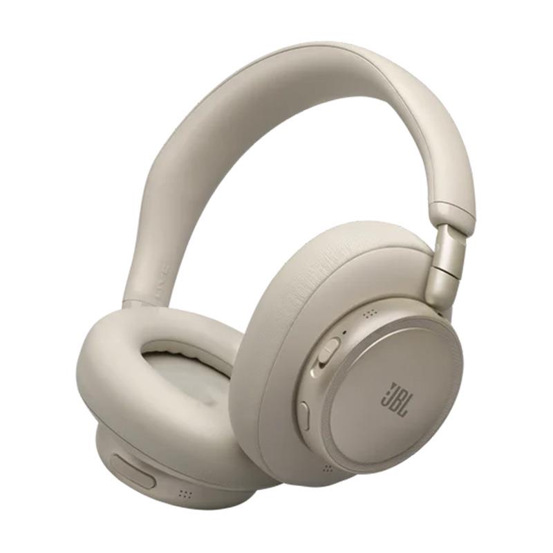 ■商品紹介商品型番：JBLLIVE780NCCPG【製品の特長】深みがあるJBLらしいJBLシグネチャーサウンドとハイレゾ認定オーディオで、プレイリストや動画をより没入して楽しむことができます。6つのマイクを備えたアダプティブノイズキャンセリング2.0は、従来以上の精度で雑音を遮断。集中したり静かで落ち着いた時間を楽しむにもぴったりです。パッシブノイズキャンセレーションにも優れたオーバーイヤーデザインは快適性と音響精度を追求したイヤーカップ形状、丈夫なメタルヒンジ、あらゆるスタイルに合うクリーンでモダンな外観を一体化し、サウンド同様、心地良く感じられます。AIトレーニング済みのアルゴリズムにより自然でクリアな通話品質を実現。シンプルなアプリ操作でサウンド、イヤカップ、ボタンコントロールをカスタマイズでき、瞬時に収納できる折りたたみ可能なデザインと数日間持続するバッテリー*に加え、日常世界のあらゆるシーンでシームレスに活躍するモデルです。*ANCがオフの状態で80時間●ハイレゾ認証JBLシグネチャーサウンドこれまで以上の鮮明さ、ディテール、音域を届けてくれ、真のハイレゾオーディオの深みと精度でお気に入りの音楽に新たな息吹をもたらします。JBL 空間サウンドにより、あらゆるコンテンツから没入サウンドを楽しむことができます。ワイヤレスでも有線でも、JBL Headphonesアプリを使ってサウンド体験を調整できます。●アダプティブノイズキャンセリング2.06つのマイクの高度なテクノロジーにより、環境ノイズを精密にキャプチャしてフィルタリングできます。マイクは周囲を継続的に分析し、リアルタイムで調整してより正確に気をそらす雑音をブロックします。または、JBL Headphonesアプリを使用し、外部音をどれだけ取り込むか設定することができます。場所にかかわらず、素敵な音楽、大切な仕事、または心の静けさにフォーカスし続けましょう。●2つの通話マイク搭載デュアル ビームフォーミングマイクとインテリジェント ノイズキャンセレーションにより、交通や往来、風、背景の雑音が遮断されます。相手の一言一言が、さながら同じ空間にいるかのように自然に明確に伝わってきます。●LEオーディオ搭載次世代Bluetooth低電力で高品質に接続でき、単なるBluetooth経由だけではありません。手軽にJBL Headphonesアプリから自分自身のコンテンツをストリーミングしたり、AuracastTMをタップして音声共有を行います。リスニング体験は将来のニーズにも簡単に対応可能。●マルチポイント接続対応2つのBluetoothデバイスと一度にペアリングし、瞬時に切り替えます。空港ラウンジでタブレットで映画を鑑賞している時も、電話が鳴ったらすぐに携帯電話を手に取るだけ。中断は生じません。●JBL Headphonesアプリでカスタマイズ可能JBL Headphonesアプリを使用すると、サウンド設定のカスタマイズ、空間サウンドの起動、Personi-fi 3.0によるサウンドのパーソナライズ、タッチやボタンコントロール機能のカスタマイズ、通話設定のお好みの設定などを行うことができます。低音量ダイナミックEQは、低音量で聞くときでもパワフルなサウンドを届けてくれます。また、パーソナルサウンドアンプリフィケーション機能をオンにして左右のイヤホンのバランスを調整し、会話の音量を増幅させることができます。●JBL Smart Txによるシームレスな制御3.5 mmまたはUSB-Cソースに接続しても、ワイヤレスの自由さをエンジョイ。Bluetoothは不要です。Smart Tx機能によりお気に入りの機能を指先で操作でき、妥協することなくどこにでも接続できます。JBL Smart Txは別売りです。●ロングバッテリーライフ最大80時間*に及ぶバッテリーライフで、音楽をこれまでになく長く楽しめます。バッテリー残量が少なくなってきたら、たった5分のスピード充電でさらに4時間再生可能。サウンドトラックが途切れることがありません。 （*ANCオフ時。ANCオン時は最大50時間。）●折りたたみ可能設計人間工学に基づいた形状のソフトなイヤーカップと軽量シリコンヘッドバンドにより、何時間でも圧迫感なく聴き続けることができます。オーバーイヤーデザインが快適性と音響性能の両方を向上させ、頑丈なメタルヒンジが耐久性を高めます。聴き終えたら、瞬時に平らに折り畳んで柔らかいポーチに収納すれば、どこにでも持ち運べます。●Personi-Fi 3.0インタラクティブな聴覚テストツールで、個々のリスニングプロファイルに合わせたオーディオを構築しましょう。こユーザーとその好みについて正確な情報を使用して、ぴったりの精密なサウンドカーブを用意します。【製品の仕様】仕様一覧ドライバ（mm）40Number of Microphones4オーディオ仕様感度(dB)98再生周波数帯域10 Hz - 40 kHzインピーダンス(Ω）32サイズAudio Cable Length (ft)1.2重量（g）260高さ(センチ)9.86横(センチ)8イヤーカップ内径高さ（センチ）6.04イヤーカップ内径幅（センチ）4.15幅 (センチ)2.3コントロール及び接続仕様Bluetoothバージョン6.0Bluetoothトランスミッタ周波数帯域2.4 GHz - 2.4835 GHzBluetooth プロファイルA2DP V1.4.0， AVRCP V1.6.3， HFP V1.9.0Bluetooth送信機の変調π/4-DQPSK， 8DPSKBluetoothトランスミッター電源15 dBm (EIRP)バッテリー充電時間（時間）2最大再生時間（ ANCオフ時/時間/完全ワイヤレスはイヤホン本体の場合）80最大再生時間（ANCオン時/時間/完全ワイヤレスはイヤホン本体の場合）50急速充電時間（時間）4連続通話時間（時間）33最大再生時間（時間80特徴Spatial Sound有Voice Aware有トゥルー・アダプティブ・ノイズ・キャンセリング有Speed charge有アンビエントアウェア機能有内蔵マイク有ハンズフリーコール有JBLシグネチャーサウンド有マルチポイント機能有トークスルー機能有タッチコントロール機能有ワイヤレス有急速充電有オーバーイヤー有充電可能バッテリ有Bluetooth有JBL Headphone App有■同梱物JBL Live 780NCヘッドホン × 1USB Type-C〜アナログ3.5mmケーブル×1専用キャリングポーチ × 1保証書 / 警告カード ×1クイックスタートガイド×1※ご購入いただいた製品を長く安心してご利用いただくため、 JBL国内サイトでの製品登録（無料）をおすすめしています。※詳細な製品仕様はメーカーサイトをご確認お願い致します。※ご使用前にご利用環境や動作状況などを予めご確認の上、ご購入をお願い致します。※商品の仕様、価格並びに付属品などは予告なく変更することがあります。#ジェービーエル #ジェイビーエル検索キーワード：イケベカテゴリ_レコーディング_ヘッドフォン・イヤフォン_ワイヤレスヘッドフォン_JBL_新品 SW_JBL_新品 JAN:4968929227594 登録日:2026/06/05 ジェービーエル