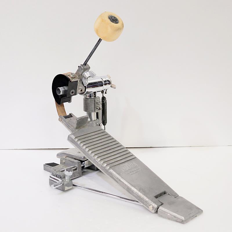 ■商品紹介☆中古品☆フルパワーでバスドラムを鳴らすヘヴィーデューティーモデル、隠れた名器と言われるFP910の中古品が入荷致しました年代相応のキズや汚れ等の使用感、この時代特有のヒンジの遊び等がございます。フレーム高さ調節機構、ペダル角度調節機構、高耐久ベルト、大型ガイドローラー、最高級硬質フェルトビーターなど、当時の技術を結集して高性能を追求したモデルです検索キーワード：イケベカテゴリ_ドラム_ドラムペダル_シングル_YAMAHA_ユーズド SW_YAMAHA_ユーズド JAN:2500190876853 登録日:2026/04/21 ペダル ドラムペダル キックペダル ヤマハ やまは