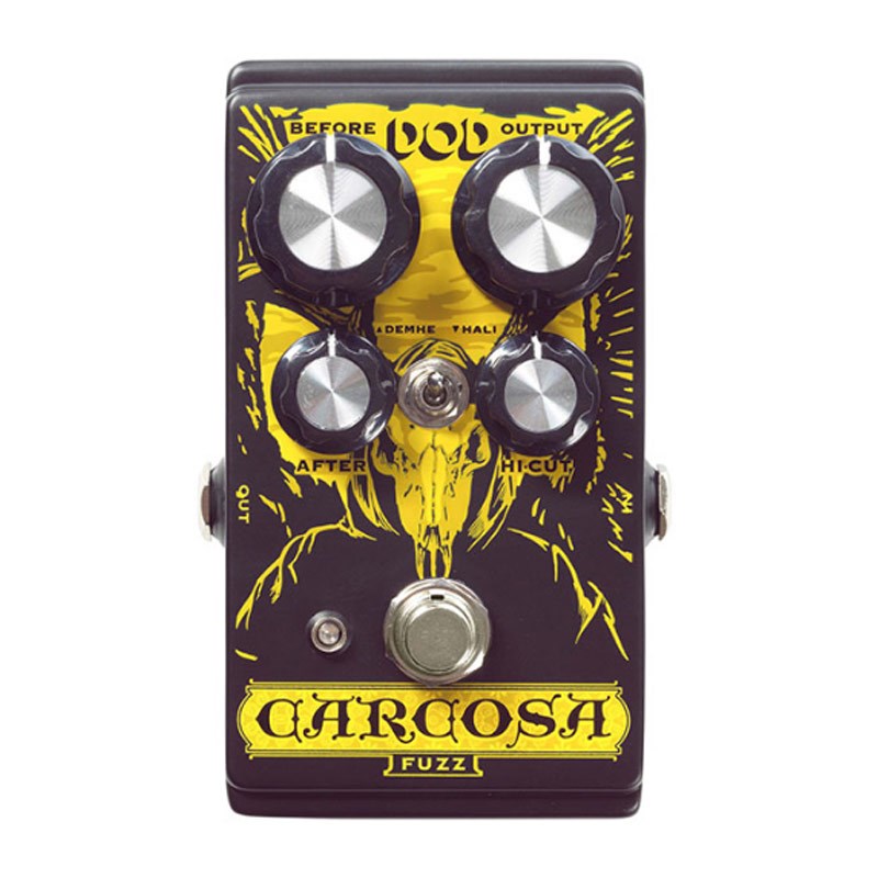 ■商品紹介DOD Carcosa Fuzz(カーコーザ・ファズ)は、70年代のファズ・サウンドから現代的な新しいファズ・サウンドまで幅広い音色を提供する画期的ファズです。DEMHE/HALIスイッチとAFTERコントロールの組み合わせにより、はじけるようなクラシック・ファズのサウンドから、細かい前衛的なサウンドまで、幅広く多彩なファズ・サウンドを作る事ができます。深い歪みからクリーンなアンプまで様々な種類のアンプ・セッティングと組み合わせて使うことができます。Carcosa Fuzzは、高い出力レベル、幅広いファズ・サウンドを備えたDODが誇るファズ・ペダルで、エフェクト・オフ時にオリジナル信号を劣化させないトゥルーバイパス仕様です。また、持ち運びにも便利な軽量なアルミニウム製のシャーシを採用し、入出力端子も最小限で、エフェクトボードでの接続/配置もシンプルにできます。電源は9Vアルカリ・バッテリーまたは別売のパワーサプライを使用します。(推奨: デジテック PS0913DC)■仕様詳細Specificationコントロール: Before，Output，After，Hi-Cut，Demhe/Hali Switch，Foot Switchジャック: Input、Outputインプット・インピーダンス: 500k Ohms (エフェクト・オン時)アウトプット・インピーダンス: 1k Ohms (エフェクト・オン時)インプット・インピーダンス: トゥルーバイパス (エフェクト・オフ時)アウトプット・インピーダンス: トゥルーバイパス (エフェクト・オフ時)電源: 9V アルカリ電池またはPS0913DC パワーサプライ(別売)消費電流: 4mA（9V標準)サイズ: 117(L) × 73(W) × 53(H)mm (ゴム脚含まず)重量: 約281g (9Vバッテリー含まず)検索キーワード：イケベカテゴリ_エフェクター_ギター用エフェクター_歪み系_ファズ_DOD_新品 SW_DOD_新品 JAN:0691991003929 登録日:2024/01/29 エフェクター コンパクトエフェクター ストンプボックス