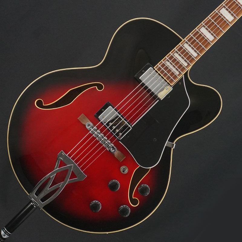 ■商品紹介Ibanezのフルアコースティックギター！AF75の中古品が入荷！・最大幅約400ミリのボディがもたらすふくよかな鳴りが特徴のAFシェイプ・フルホロウ・モデル（センター・ブロックの無い構造で、ふくよかな胴鳴りとロング・ノートでの温かなトーンを求めやすいのが特徴です。）・1フレットで21mm、9フレットで24mmのやや薄く握りやすいネック・グリップを採用・クランチでもオーバードライブ・サウンドでも活躍するIbanez Artcore Humbucker 1 ピックアップ・コントロールのしやすさと視認性の高さを兼ね備えたSpeed ノブ個体状態といたしましては、多少の細かな打ちキズやスリキズ、パーツのくすみ、ピックガード上の弾きキズ等の使用感がございますが、フレットは7割程度の高さを残し、ネックまわりや電装系含め演奏面での支障はございません。豊かな生鳴りとアダルトなテイストが魅力定なフルアコースティック、ぜひともこの機会をお見逃しなく！※弦はD'Addario EXL110 (10-46)を使用してセットアップしています。ソフトケース付属Weight≒2.81kg■仕様詳細Body.....Maple Top/Back/SidesNeck.....Mahogany， Set-in Fingerboard.....RosewoodFrets.....20， large nickel silverBridge.....ART-1 & VT50 TailpieceHardware.....ChromePickups..... Ibanez Artcore Humbucker 1 Controls.....2Volume， 2Tone， 3way Toggle SW検索キーワード：イケベカテゴリ_エレキギター_フルアコ_Ibanez_ユーズド SW_Ibanez_ユーズド JAN:2500010854931 登録日:2026/03/16 エレキギター アイバニーズ イバニーズ
