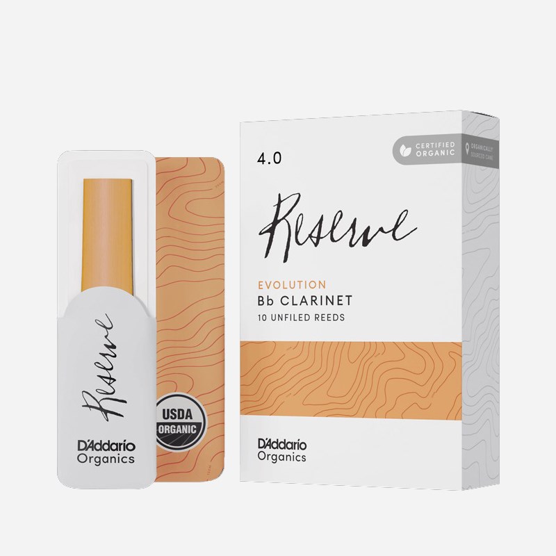 ■商品紹介// D'Addario Woodwinds Organic Reserve Evolution for Bb Clarinet //-----USDAオーガニック認証(※)に伴い、「パッケージ・デザイン」「紙製リード・ホルダー入（個別密封包装）」「リードに記される印字の位置」が変更となりました。リードに関しましては以前のものより変更はございません。※USDAオーガニック認証：アメリカ農務省（United States Department of Agriculture）によるオーガニック認証制度。製品の栽培・加工・取り扱いについて厳しいオーガニックの基準が設けられており、その基準を満たしたものだけがUSDAオーガニック認証マークの表示や「オーガニック」とうたって販売することを許可されています。-----レゼルヴシリーズに新たなラインナップが加わりました。レゼルヴ エヴォリューションはレゼルヴシリーズの中で最もヒールが厚いリードです。丸みのある暖かく柔軟性に富んだ音色が特長で、学生からプロの方まで幅広い層の方にお勧めです。・アンファイルドカット・リードの中央部（スパイン）を重くしたことにより遠くに響く音・リード先端部（ティップ）を厚くしたことにより、はっきりしたアーティキュレーションを実現・高品質のケーンを使用し、最先端の機械で全自動生産■仕様詳細■硬さ　・4.0(ODCE1040)　※バリエーション：2.5 / 3.0 / 3.5 / 3.5+ / 4.0 / 4.5 / 5.0■アンファイルドカット（アメリカンカット）■10枚入り検索キーワード：イケベカテゴリ_管楽器・吹奏楽器_サックス用アクセサリ_リード_D'Addario Woodwinds (RICO)_B♭クラリネット用_新品 SW_D'Addario Woodwinds (RICO)_新品 JAN:0046716587961 登録日:2023/10/23 ダダリオウッドウィンズ リード クラリネット