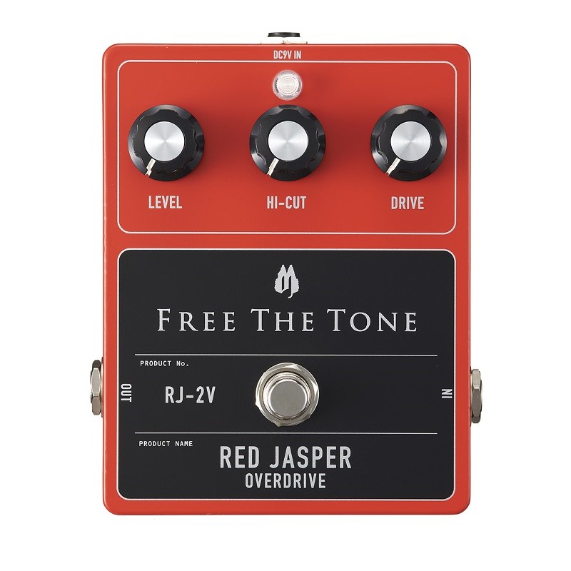 ■商品紹介RED JASPER（RJ-1V）はFREE THE TONE初のローゲインドライブペダルとして、好評を得ておりましたが、一部のパーツ入手が困難となり2018年に惜しまれつつも生産を終了しました。それから3年の月日を経て、RED JASPERが復活いたします。RED JASPERは、滑らかな高域、パンチのある中域、ふくよかで締まった低音、自然で心地よいコンプレッション感を兼ね備えたビンテージチューブアンプのようなサウンドが特徴です。このサウンドに磨きをかけるため、個々のパーツを慎重に吟味しながら選定しました。一般的にオーバードライブは、ゲイン設定によって低音域の音の出方が変化します。ギターやアンプ、キャビネットの種類によっても低音域の出方は様々です。低音域の出過ぎや足りなさの補正をしたい状況は多々あると思います。RJ-2Vでは低音域を調整するため、新たにローエンドの周波数特性を選択できるモード切替スイッチを内部に追加しました。低音域の周波数特性（カットオフ周波数）が異なるモードが4パターンあり、その中から選択することができます。ご使用されるギターやアンプの特性に合わせて低音域の出方を調整することができます。またRED JASPERは、高音域の調整機能としてHI-CUTのトーン回路を備えています。ギター本来の響きを忠実に増幅し自然なトーンを得ために、ギター信号の位相の変化を最小限に押さえたパッシブ回路を採用しています。ギターのトーンコントロールに似た自然な変化をします。左に回すと緩やかに高音域がカットされます。繊細でささやくようなトーンから力強く粘りのあるドライブサウンドまで、ギターの抑揚を表現力豊かにアウトプットします。新たに生まれ変わったドライブペダルRED JASPERを是非体感してください。■特徴・厳選した信頼性の高いパーツを使用しています。・トーン回路（ハイカット）はギター信号の位相ズレを最小限に抑えたパッシブ回路を採用していま　す。・ローエンドの周波数特性を選択できるスイッチを装備。4つのモードの中から選択できます。・驚異的なS/N比の良さを実現しています。・RED JASPERは、HTS(Holistic Tonal Solution) 回路を搭載しています。　HTS回路は従来のバッファー回路とは異なり、ギターの持つサウンド特性を極限まで引出しながらイ　ンピーダンス変換を行い、「サウンド」と「低ノイズ」を両立しています。　このHTS回路がエフェクトOFF時にもギター、ベースのサウンドの音質劣化を防ぎます。・出力信号は、入力信号と同位相で出力していますので、位相反転の心配はありません。■仕様詳細■主な仕様・入力インピーダンス：390kΩ以上・出力負荷インピーダンス ：10kΩ以上・コントロール：LEVEL、HI-CUT、DRIVE・端子：1/4インチ標準フォーン・ジャック（入力、出力）、DC9V入力ジャック（ACアダプター・ジャ　ック）・電源： DC9V 電池 (9V形006P型)、ACアダプター・消費電流：DC9V 11mA・サイズ： 123(D) × 100(W) × 53(H)mm（フットスイッチやジャック等の突起物含む）・重量：約320g（電池含まず）※ 規格および外観は改良のため予告なく変更する場合があります。検索キーワード：イケベカテゴリ_エフェクター_ギター用エフェクター_歪み系_オーバードライブ_Free The Tone_新品 SW_Free The Tone_新品 JAN:4560434321233 登録日:2022/03/10 エフェクター コンパクトエフェクター ストンプボックス フリーザトーン