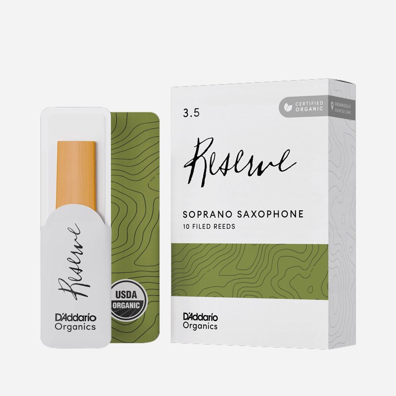 ■商品紹介// D'Addario Woodwinds Organic Reserve for Soprano Sax //-----USDAオーガニック認証(※)に伴い、「パッケージ・デザイン」「紙製リード・ホルダー入（個別密封包装）」「リードに記される印字の位置」が変更となりました。リードに関しましては以前のものより変更はございません。※USDAオーガニック認証：アメリカ農務省（United States Department of Agriculture）によるオーガニック認証制度。製品の栽培・加工・取り扱いについて厳しいオーガニックの基準が設けられており、その基準を満たしたものだけがUSDAオーガニック認証マークの表示や「オーガニック」とうたって販売することを許可されています。-----リコ「レゼルヴ」ブランドは、リコの85年以上にも及ぶリードメイキングのノウハウを結集し研究・開発を経て誕生した、リコの技術の粋を集めた最高級リードです。その最先端リードであるダダリオ・ウッドウインズ レゼルヴは、レゼルヴ(5枚入)をヴァージョンアップさせ、これまでに無い均一性と耐久性を実現した、まさに革新のリードです。〜飛躍的に向上した均一性と耐久性〜材料であるケーンには、バラツキが少なく耐久性のある繊維密度の詰まった下部部分のみ厳選使用し、1箱10枚のリードの均一性を大幅に高めています。更に、工程途中で材料へ特別処理を行うことで、変化しやすいリード・コンディションの安定感が飛躍的に向上しました。演奏で水分を含んで起こりやすい「波打ち」を軽減します。〜中間強度「#3+(プラス)」設定〜強度は通常の#2〜#4.5に加え、中間強度の#3+(プラス)を追加、より奏者の細やかなニーズに応える選択肢を揃えています。※ダダリオ・ウッドウインズのレゼルヴリードにはヴァイタライザーは未同封です。「レゼルヴ」ブランドのこだわり・・・・・レゼルヴ・ブランドは、リードの材料であるケーンの品質と、ばらつき無くカットするための最新カットマシンによる厳密な品質管理を徹底しています。◆ケーン根本の2節のみ厳選使用ケーンの下部は繊維密度が高く、柔軟かつコシのあるリードが生産できます。そのキメ細やかな材料は耐久性と均一性に優れています◆カラー画像検査カラー画像による検査を一枚一枚行い、ケーン材料の品質を常に均一にキープしています。◆レーザー計測による選別レーザーによる計測により、精密にリード選別を行っています。◆最新の研磨装置の使用最新の研磨装置により、リードの表面が非常に滑らかに仕上げられています。◆天然ダイヤモンド・カッターの使用硬度の高い精密な天然ダイヤモンドの刃でカットしており、生産されるリードは何万枚目までも全て均一にカットされています。■仕様詳細■硬さ　・3.5　※バリエーション：2.0 / 2.5 / 3.0 / 3.0+ / 3.5 / 4.0 / 4.5■10枚入り検索キーワード：イケベカテゴリ_管楽器・吹奏楽器_サックス用アクセサリ_リード_D'Addario Woodwinds (RICO)_サックス用リード_新品 SW_D'Addario Woodwinds (RICO)_新品 JAN:0046716588197 登録日:2023/10/23 ダダリオウッドウィンズ リード サックス