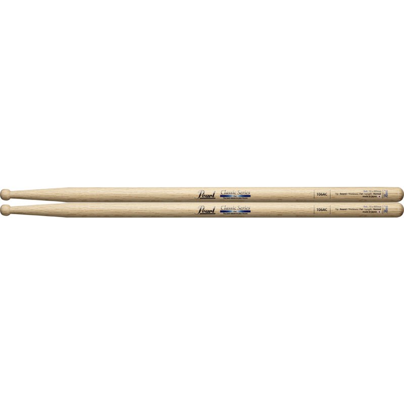 ■商品紹介＜Pearl Drum Sticks＞パールのドラムスティックは、素材選びから始まり、長期間のシーズニングを経て、1本ずつ入念に加工し、素材と重量の厳しい検査を経てきたもの。その充実したラインナップは、アーティストと密接な交流の中から生まれたもので、あらゆるドラマーに幅広く対応する傑作揃い。＜Classic Series〜A legend and tradition〜 / Oak＞長年パールの代表的なスティックとしてロングセラーを続ける人気シリーズ。クリアー・ラッカー仕上げを採用したオリジナル・モデル。へヴィで耐久性抜群のオーク材を採用。＜スペック＞村上ポンタ秀一プロデュースサイズ：15 mm x 405 mm材質：オークフィニッシュ：クリアラッカー検索キーワード：イケベカテゴリ_ドラム_スティック_Pearl_新品 SW_Pearl_新品 JAN:4549312025760 登録日:2014/10/16 スティック ドラムスティック パール