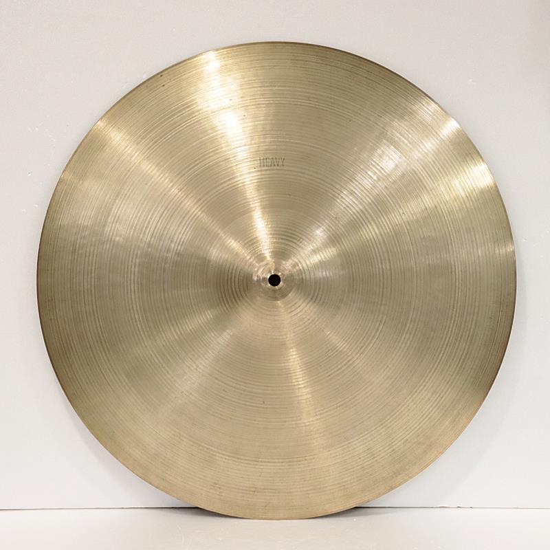 ■商品紹介☆ヴィンテージ☆1970年代の製造と思われるA Zildjian Heavy Ride 20インチが入荷いたしました。年代相応のくすみ、打痕や指紋汚れがございます。＜A Zildjian＞ベートーベンからビートルズまで、音楽の歴史と共に歩んできた全てのシンバルの基本、世界で最も愛されるオリジナルジルジャンシンバル。ハイハット・ライド・クラッシュなどのシンバルの呼び名も、このAジルジャンシンバルにネーミングされ現在に至る。まさにコンテンポラリー・ドラミングの歴史そのものがここにある。＜Heavy Ride＞サイズ：20インチウェイト（実測値）：約2565g検索キーワード：イケベカテゴリ_ドラム_シンバル_ライド_Zildjian_A Zildjian_ユーズド SW_Zildjian_ユーズド JAN:2500190934294 登録日:2026/09/17 シンバル ジルジャン Aジルジャン