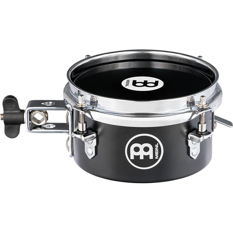 ■商品紹介Drummer Snare Mini Timbale半分にカットされたスネアワイヤーを装備したミニティンバレスに、6''サイズが加わりました。6''サイズの標準ヘッドはBlack仕様となっており、ドラムキーでのチューニングが可能です。Quick Snare On/Off Systemにより、レバーでのワイヤーオン/オフが簡単に可能な仕様です。ロッドマウント可能なクランプが装備されています。サイズ：6''付属品：Drum Key検索キーワード：イケベカテゴリ_パーカッション_ティンバレス_MEINL_新品 SW_MEINL_新品 JAN:0842960151381 登録日:2025/05/11 パーカッション マイネル
