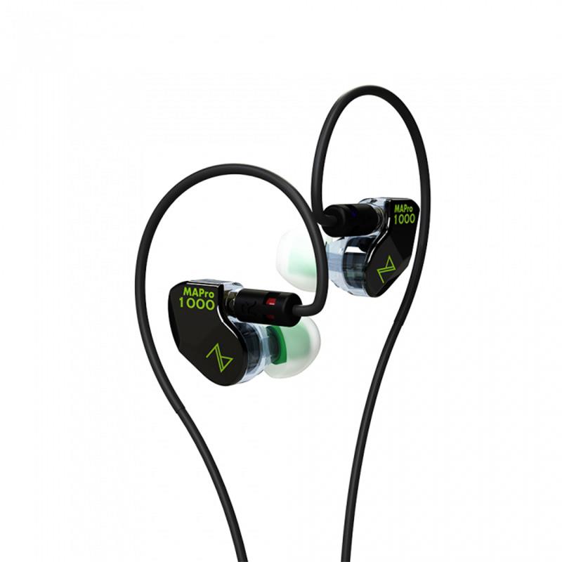 ■商品紹介【製品の特長】【Go deeper into Music.】軽快な装着感を重視したMAPro1000をさらにモニターライクにブラッシュアップ原点を磨き、進化と拡張を遂げたハイブリッド構成のモニターイヤホン『MAPro1000 II』（エムエープロセン・ツー）は、小型軽量で軽快な装着感と広いサウンドステージを両立したMAPro1000を、モニターイヤホンとしてさらにブラッシュアップしたアップデートモデルです。●【Go deeper into Music.】原点を磨き、進化と拡張を遂げたハイブリッドIEM初代 MAPro1000は、小型軽量で軽快な装着感を重視したリスニングモニターとして多くの支持を頂いてきました。『MAPro1000 II』では、そこからよりモニターライクなフラットサウンドと広い再生帯域、そして軽快な装着感で本質的に「誇張しない忠実さ」を目標として更なるブラッシュアップを行いました。前モデルと比較し、MAPro1000 IIでは、低域は量感を盛りすぎずに土台をしっかり支え、中域はボーカルや楽器の質感を素直に描写。高域は伸びやかさと耳当たりの良さを両立し、全帯域でのバランス感が際立ちます。結果としてジャンルを問わず、ソースの違いを見通せる「使える基準機」として、日々のリスニングから制作のモニター用途まで幅広くご使用頂けるモニターイヤホンとしてアップデートを実現しました。独自のハイブリッド構成（ダイナミックとセラミック系ツイーターの協調）は、低域の厚みと高域の繊細さを両立。レンジの広さに加え、帯域間の自然なつながりが音像をにじませず、定位を明瞭に保ちます。微小な情報をしっかり残すため、空間の奥行きや残響の余韻まで気持ちよく追える真の「フラット（=情報が満ちている）」を獲得しました。●筐体形状で耳に固定する小型軽量ハウジングMAPro1000 IIは装着性もまた大きな強みです。小型軽量ハウジング、耳道に沿うノズル角度、重心バランスを意識した形状が長時間の快適さを生み出します。イヤーピースだけで支えず筐体形状で耳に対し固定することで、耳道の負担を軽減しつつ、快適なフィッティングを同時に実現し、遮音性と通気のバランスにも優れることで、リスニング中の疲労感も低減します。またケーブル取り回しのしやすさやタッチノイズ対策も含めて、毎日ストレスなく使えるベースを築くことを意識して開発しました。●ハイブリッド構成ドライバーと内部配線半田を刷新したモニターイヤホンMAPro1000 IIのドライバーは、ニュートラルなサウンドと深く沈み込む低域再生を実現する10mm径グラフェンコートダイナミックドライバーに加え、独自の圧電セラミックス技術を応用したパッシブ型セラミックコートツイーターで本シリーズ用に開発した5.8mm径RST（Reactive Sympathetic Tweeter）を搭載したハイブリッド構成です。それにより本シリーズクラスの小型筐体では難しい広い空間表現を実現し、広いサウンドステージと、動いてもズレにくく長時間の使用でも耳の負担が少なく疲れにくいため、音楽やゲーム、映画、VR空間などあらゆるコンテンツで没入感を高めます。また、MAPro1000 IIでは従来から内部配線を銀入り半田に刷新したことで、微小信号の伝送がよりスムーズになり、音の立ち上がりの俊敏さや高域の伸び、細部のニュアンス再現性が一段と向上。空間の奥行きや残響の余韻まで気持ちよく追える、よりモニターライクでフラットなサウンド特性を実現しました。●小型筐体向けパッシブ型セラミックコートツイーター5.8mm径「RST」Maestraudioブランドが誇る独自の圧電セラミックス技術。「RST」（Reactive Sympathetic Tweeter）は、ダイアフラムの寸法や材質、支持方法により音質をコントロール出来る新発想のパッシブ型セラミックコートツイーターです。ダイナミックドライバーからの音波をダイアフラムに照射して振動を誘発、同軸上から外れても高音が効率的に前方に伝わり、シンバルやオルゴール等のように分割振動を有するのが特徴です。MAPro1000シリーズは、装着感の良いモニターイヤホン形状を採用し、耳道に対して音響ステムの角度を設けてフィット感を高めています。これらの筐体仕様の変更に伴い、RSTの基本設計を見直しました。一般的に狭い筐体内部では反射面の面積が少なくなる為、音の拡散が得られにくく、RSTが持つ本来の分割振動の音を活かすことが難しくなります。そこで、音響及び振動シミュレーションを駆使して狭容量の筐体でもMA910Sシリーズ相当の高音域の分散と音圧が得られるよう最適化を図り、MAPro1000シリーズに適した5.8mm径のセラミックコートRSTを開発しました。これにより小型の筐体ながらも音に包まれるような広いサウンドステージを実現しています。●MMCXコネクターの信頼性向上と高伝導4芯OFCケーブルMAPro1000 IIは従来のMMCXコネクター部から特殊形状の接点補正ワッシャーを新採用し、信頼性を向上させました。コネクターカバーも左右判別がしやすい新タイプ（右=赤、左=青）を採用。ケーブルには、高伝導な4芯OFCリッツケーブルを採用し、被膜には取り回しやすい柔らかさを備えています。＜※ご注意＞リケーブルを行う場合は、本製品の仕様に適していることを確認してからご使用ください。本製品の仕様よりも精度の低いMMCXコネクターを使用した場合、コネクターの破損や接触不良を起こす可能性があります。リケーブルを行ってのコネクター破損やその他異常は保証の対象外となります為、十分にご注意、ご理解頂いた上でご使用ください。●音の変化を楽しめる2種類のオリジナルイヤーピースが付属持ち運びしやすいキャリングポーチの他、MAPro1000 IIには硬度を再調整したスタンダードのシリコンイヤーピース「iSep02」に加えて、音の変化を楽しめるサラウンドイヤーピース「iReep01」が付属します。iReep01は、従来のホームオーディオにおけるサラウンド技術やライブハウスの臨場感に注目して開発したシリコンイヤーピースです。人間は左右の耳に届く音のズレ（距離や音量、位相のズレなど）を認識して音の方向を把握しています。故に擬似的サラウンドを得るためには、イヤホンから出る直接音と、僅かに遅延時間を持たせた反射音を重畳して放出し、人の耳に空間を感じさせることが必要であるという結論に至りました。そこでiReep01ではイヤーピース内部で効果的な反射音を作ることを目的としました。ドライバーから放出されて直接耳に入る音と、反射して耳に到達する音が重畳されることにより、聴感上の遅延を感じて広いサウンドステージと臨場感を感じることができます。ステレオモニター用のiSep02、ゲームなどでサラウンド感の味付けが欲しい方向けのiReep01、2種類のイヤーピースでシーンに併せてご使用頂けます。●熟練のクラフトマンシップによる国内組み上げの高品質提供Maestraudioは全製品日本製にこだわり、群馬の名工による成形技術など、日本の「匠」を高い品質レベルで取り込んでいます。施工難度の高い銀入りハンダを熟練職人が一点ずつ丁寧に実装。全て日本国内にて組み上げを行い、「正しい設計×丁寧な組立品質」というブランドの哲学を体現し、高品質で提供します。【製品の仕様】形状 モニターイヤホン型ドライバー ハイブリッド型・10mm径グラフェンコートダイナミックドライバー・5.8mm径RST（Reactive Sympathetic Tweeter）ドライバー数 1DD + 1RST / 2ドライバー（片側）形式 密閉型周波数応答範囲 20 ? 40，000 Hz入力感度 111 dB SPL/mWインピーダンス 22Ωケーブル 4芯OFCリッツケーブル（約120cm）コネクター：MMCX（接点補正ワッシャー）プラグ：3.5mm 3極 L字モールド付属品 iSep02シリコンイヤーピース：4ペア（S/MS/M/L）、iReep01シリコンイヤーピース：4ペア（S/MS/M/L）、キャリングポーチ生産国 日本メーカー保証 本体1年（ケーブル6ヶ月 / その他付属品初期不良のみ）検索キーワード：イケベカテゴリ_レコーディング_ヘッドフォン・イヤフォン_イヤフォン_Maestraudio_新品 SW_Maestraudio_新品 JAN:4589711401109 登録日:2026/07/16 マエストローディオ