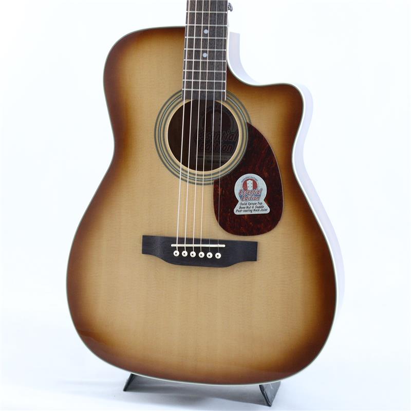 ■商品紹介2025年冬 スポット生産モデルHeadway Essential Editionは、これからギターを始める方や、音楽を生活の中で楽しみたいプレイヤーに向けてHeadwayが提案する新たなシリーズ！琥珀(Ambder)の色味をイメージした、暖かみのあるトーンのバーストカラー。バースト部分の幅を狭くすることにより、洗練された印象にまとめました。ボディのサイドと裏側にも同色のバーストを施し、統一感のあるルックスに仕上げています。「長く良い音で弾けるギター」や「豊かな鳴り」といった、創業以来大切にしてきたHeadwayらしさを守るための不可欠（=Essential）な要素を備えつつ、エントリークラスの方にも手に取りやすい価格帯を実現しました。このギターを通じて、Headwayの価値観に触れ、音楽を奏でる喜びを感じていただければ幸いです。【牛骨のナット&サドル】アコースティックギターにおいて弦を支える重要なパーツである「ナット」と「サドル」には、高級ギターにも用いられる牛骨を採用しました。安価なギターで多く使われる樹脂製と比べ、牛骨は芯のある、まとまったサウンドを実現します。【マルチバインディング装飾】毎日のように手にする楽器だからこそ、触れた瞬間の満足感や所有する喜びを感じられるよう、細部の装飾にまでこだわりました。ボディの外周には、白と黒のセル素材を重ねたマルチバインディングを施し、さりげなく高級感を高めています。【サテン仕上げのネック】ネックには、さらさらとした手触りが心地よいサテン仕上げを採用しました。これにより左手の滑りが良くなり、スムーズなコードチェンジや運指をサポートします。 一方、ボディは高級感あふれるグロス仕上げを施し、Headway伝統の「後仕込み製法」によって、異なる仕上げのボディとネックをスムーズに接合させています。※画像はサンプルです。製品の特性上、木目や色合いは一本ごとに異なります。■仕様詳細Body Top：Solid SpruceBody Side&Back：Laminated OkoumeNeck：NatoFingerboard：LaurelNut：BoneSaddleBoneBridge：LaurelMachineheads：Rotomatic TypeScale：634mm (24.96inch)Width at Nut：43.0mmFinish：UV GlossAccessories：ソフトケース、六角レンチ、保証書検索キーワード：イケベカテゴリ_アコースティック・エレアコギター_アコースティックギター_Headway_OTHERS (その他モデル)_新品 SW_Headway_新品 JAN:4571470407928 登録日:2025/12/16 アコースティックギター アコギ ヘッドウェイ