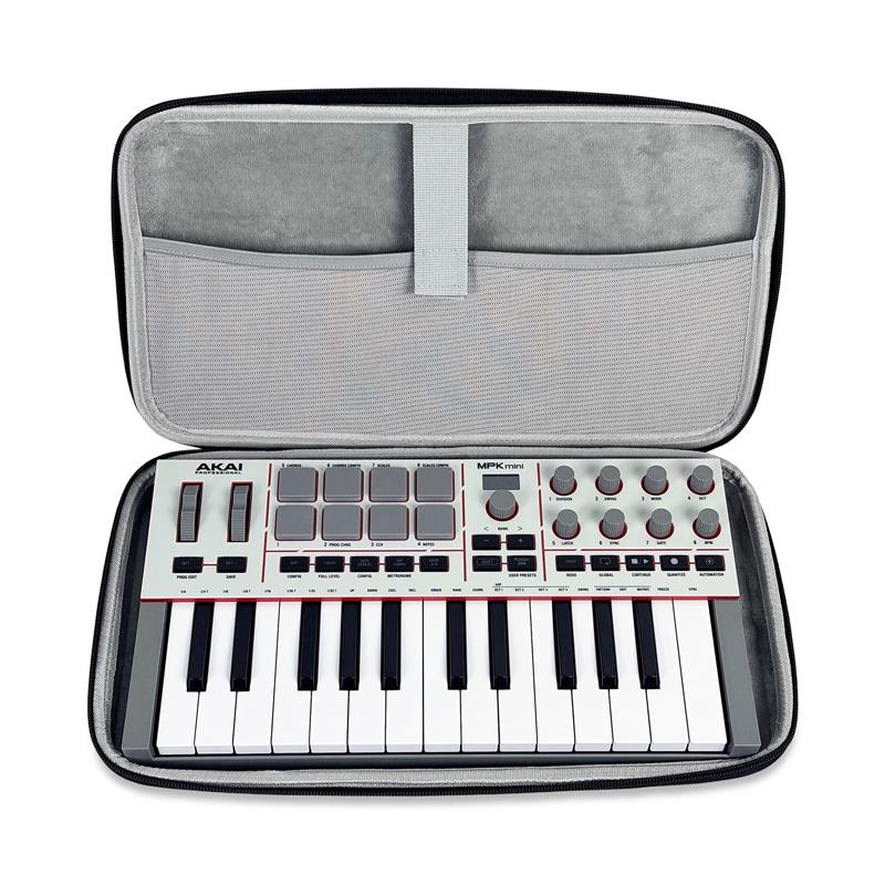 ■商品紹介★軽く、強く、堅牢設計でMPC Sampleを保護するキャリングケース★※こちらの商品は製作工程上、本体にやむを得ず汚れ、スリキズ、箱ダメージなど発生する場合がございますが、使用の際には影響ございません。あらかじめご了承下さい。---Akai MPK Mini IVにぴったりフィットする、軽量で堅牢なPULSEシリーズのセミハードケース。持ち運びの多いクリエイターやミュージシャンに最適な、理想的な運搬用ケースです。精密なフィット感を実現する専門設計のこのケースは、機内持ち込み手荷物や大型フライトケースに簡単に収納できます。硬質成形の外装により、機材を長年にわたり新品同様の状態に保ちます。PULSEケースは耐久性と軽量性を兼ね備えたEVA素材を採用し、優れた保護性能を発揮します。耐水性合成皮革外装、超ソフトベルベット内装、滑らかなジッパーなど、100%プレミアム素材を使用しています。■主な特徴◎Akai MPK Mini IVに完全対応◎本体をしっかり固定するカスタム設計のダイカットフォームインサート◎耐久性の高い成形EVA外装と非常に柔らかいベルベット内装◎握りやすい成形ハンドル、ケーブル収納用メッシュポケット付き◎多用途で使いやすい軽量デザイン【主な仕様】外寸：約 39.4 x 21.8 x 6.4 cm内寸：約 37.8 x 20.3 x 4.8 cm質量：約 590 g※商品画像内の機材は付属いたしません。※ケースの仕様は予告なく変更される場合がございます。【初期不良について】製造工程で細かなキズやヘコミ、よごれ、ほつれが残る場合がございます。これらの点は「商品の仕様」とご容赦願います。「使用上問題」のあるもの、のみ初期不良品とさせて頂きます。---※店頭、または通信販売にて売却後、敏速な削除は心掛けておりますが、web上から削除をする際どうしてもタイムラグが発生してしまいます。万が一商品が売切れてしまう場合もございますので予めご了承ください。検索キーワード：イケベカテゴリ_DTM_DTMデスク・パソコン周辺機器_アクセサリー・その他_Analog Cases_新品 SW_Analog Cases_新品 JAN:0850079479142 登録日:2026/08/28 アナログケーシーズ