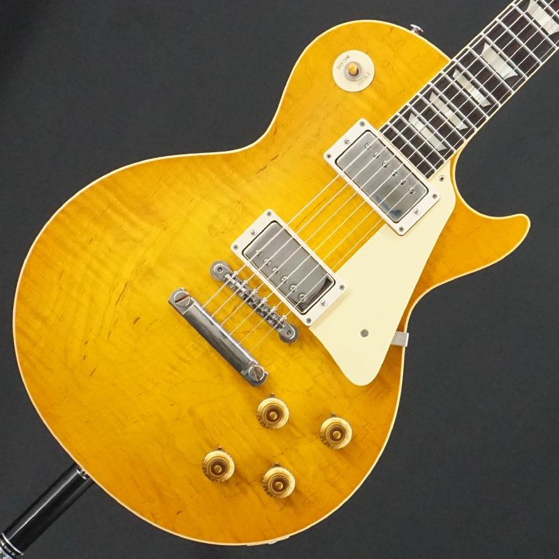 ■商品紹介King Of Les Paul！！ 1959 Les Paul Standard Reissue VOSが中古品入荷！-----長きに亘り培われた高い製作技術と飽くなき探究心、厳選されたマテリアルにより至高のエレキギター・ベースを製作するために1993年に立ち上げられたGibson Custom Shop。現在もなお昔ながらのハンドクラフト製法と、徹底的に追求したヴィンテージの知識から製作されたカスタムショップ・ラインナップは、他所の追従を許さないほどの見事な作りとなり、プレイヤーの内に秘めるインスピレーションを際限なく沸き立たせてくれる最高の愛機となるでしょう。本機は人気の高いレモン系カラーの「Lemon Burst」の一本となります。個体重量は約3.84kgとレスポールとしては絶妙な重量となっており、ピッキングに追従する生鳴り感とレスポールらしい甘美で肉厚なサウンドをお楽しみ頂けます。1959 Les Paulならではの光の当たり方や角度で変化するボディの杢目と色合いはギブソンのゴールデンエラに作られたオールド独特のルックスとプレイフィールを再現しています。昨今の1959モデルというとMurphy Labによるエイジング加工が定番となっておりますが当モデルはVOS塗装となっておりウェザーチェックなどが入っていない艶を抑えたセミ・グロス仕上げとなっております。金属パーツはサビやくすみを再現しているためウェザーチェックやエイジング加工がお好みでない方には見逃せないオススメの一本。ネックシェイプは「Authentic '59 Medium C-Shape」を採用しており太すぎず細すぎず、現代的なプレイスタイルにも対応できる仕上がりとなっております。ピックアップは近年の定番モデルとなっているCustombucker Alnico IIIを継続して採用。キレのよいバイト感と個体がもたらす豊かなトーンバランスは本機でしか味わえない絶品サウンドをご体感頂けることでしょう。新たに搭載されたバンブルビータイプのペーパーオイルコンデンサーやヴィンテージカーブを追及した500KのCTSポットを装備。通常仕様の500kΩポットに比べてボリュームを絞っても極端に高域が削られず、手元の操作でクリーンサウンドからドライブサウンドまでを自在に操ることができます。10〜6のメモリまでは歪みが維持され、6〜1にかけて滑らかにダウンしていくので、ボリュームコントロールの長さによって表情豊かなプレイを可能にしています。-----当個体状態といたしましては、ボディ全体にほのかなスレキズ、弾きキズ、細かなうち傷やエイジドによるハードウェアのくすみさびが御座いますプレイヤーズコンディションとなっております。フレットは7割程度の高さを残し、ネックコンディションやトラスロッド、電装系含め演奏面で問題はございませんので、まだまだ末永くお付き合いいただける1本としてお迎えいただけます。憧れのバースト！この機会に是非ご検討ください！2024年製オリジナル・ハードケース付属Weight≒3.84kg■仕様詳細Body:2PC Maple Top/Mahogany BackNeck:Mahogany w/Long TennonProfile: Authentic ’59 Medium C-ShapeFingerboard:RosewoodFrets:Historic Medium-JumboNut:NylonHardware:Nickel AgedBridge:No-Wire ABR-1 & Lightweight Aluminum TailpieceMachinehead:Kluson ReissuePickups:Custombucker Alnico III (Unpotted)Control:2Volume-2Tone-3way Toggle SW検索キーワード：イケベカテゴリ_エレキギター_レスポールタイプ_Gibson_Custom Shop_ユーズド SW_Gibson_ユーズド JAN:2500010849265 登録日:2026/03/29 エレキギター ギブソン カスタムショップ