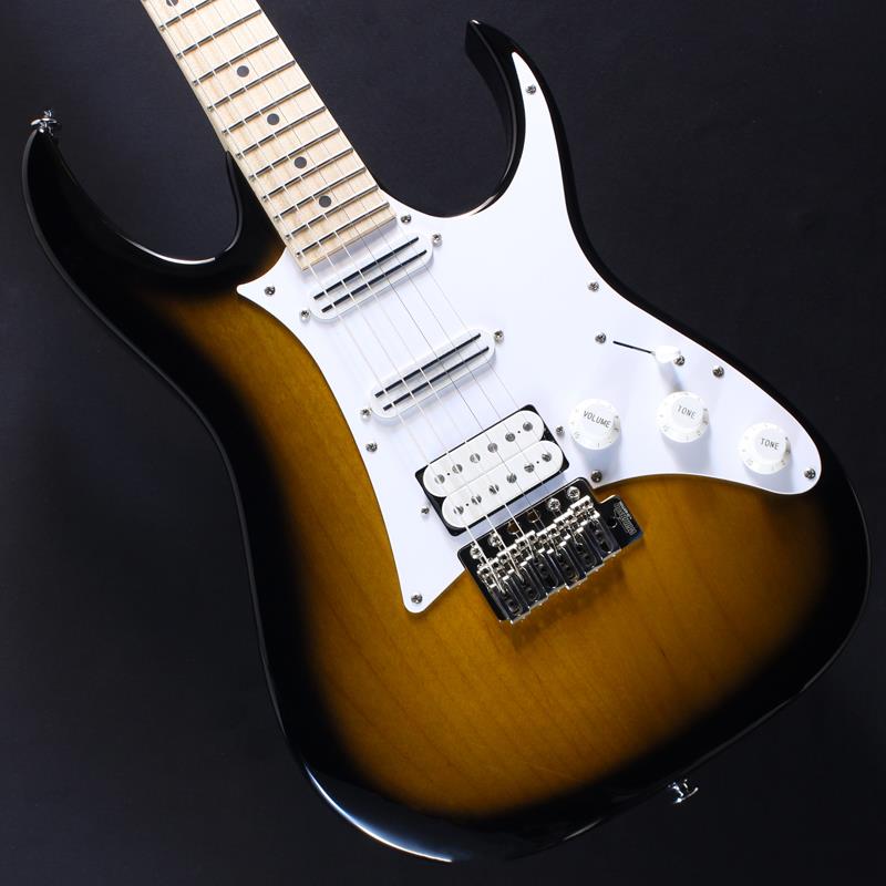 ■商品紹介Andy Timmons Signature Modelジャズ、フュージョンからカントリー、ロックにいたるまでテクニカルなプレイで魅了するアンディ・ティモンズ・シグネイチャーモデルAT100CLが登場！約10年前に数量限定で登場したAT100-SB は市場に出回る本数も少なく、半ば伝説的なモデルとして熱心なファンから再生産を望まれてきました。その声に応えるべく、アンディ・ティモンズ自身のリクエストを基にIbanezとの度重なるディスカッションの結果 、新たなAT100CLが誕生しました。◆DiMarzio The Cruiser /AT-1 pickupsDiMarzio The Cruiserをネックとミドル・ポジションに、シグネチャー・ピックアップであるDiMarzio AT-1(TM)をブリッジ・ポジションに搭載しています。The Cruiserピックアップは、並列ハム・バッキング構造でノイズを低減しながら、クリーンでブライトなヴィンテージ・シングル・コイル風のサウンドを再現しています。◆Wilkinson-Gotoh VSVG tremolo bridgeトレモロにはWilkinson-Gotoh VSVGを採用しています。安定したアクションとロー・プロファイルなセッティングを可能にしています。◆Gotoh Magnum Lock machine heads w/H.A.P.(Height Adjustable Post)チューニングのスタビリティに定評のあるGotoh製マグナムロック・マシンヘッドを採用しました。H.A.P（Height Adjustable Post）機構を搭載しており、ポスト高さを調節することが可能で、各弦毎に適切なテンションが得られます。【以前、発売されたAT100との相違点】1999年に限定発売され、もはや伝説的なモデルとして、未だに根強い人気をもつAT100。アンディ自身も好んで使用しているモデルですが、今回、新たにラインナップに加わった「AT100CL」は全体的なルックスは同じものの、細部に違いが生まれています。レギュラーラインナップのAT100CLには認定書等、限定モデルに見られた特別な付属品はありません。また、最も大きな点としては、2ボリューム・1トーンであったものが、より繊細なトーンニュアンスを求めるアンディの意向によって1ボリューム・2トーンへ変更。マスターボリュームとフロント＆センター・トーン、リア・トーンといった普遍的な配列ですが、より幅広いトーン・コントロールを可能にするという意味合いでは、エモーショナルなプレイを重視するアンディのコダワリと相まって、非常に有効なレイアウトでしょう。また、ネックは以前のAT100と同様、適度な厚みを持ちながらも、高い演奏性だったフィーリングを得られます。心臓部たるピックアップには、AT300同様、アンディ御用達ともいえる「DiMarzio Cruiser」をフロントセンターに、「AT1 Custom」をリアにマウント。クリーンでも歪みでも、煌びやかさとメロウなトーンを表現するアンディのあの音への近道となるコンビネーションを採用しています。■仕様詳細SPECneck type ATMaple necktop/back/body Alder bodyfretboard Maple fretboardBlack dot inlayfret Jumbo fretsnumber of frets 22bridge Wilkinson-Gotoh VSVG bridgestring space 10.8mmneck pickup DiMarzio The Cruiser (H) neck pickup (Passive/Ceramic)middle pickup DiMarzio The Cruiser (H) middle pickup (Passive/Ceramic)bridge pickup DiMarzio AT-1 (H) bridge pickup (Passive/Ceramic)factory tuning 1E，2B，3G，4D，5A，6Estrings D'Addario EXL110string gauge .010/.013/.017/.026/.036/.046nut Bone nuthardware color ChromeNECK DIMENSIONSScale 648mm/25.5Width 40.5mm at NUTWidth 56mm at 21FThickness 21mm at 1FThickness 23mm at 12FRadius 305mmR約3.38kgハードシェル・ケース付属検索キーワード：イケベカテゴリ_エレキギター_ストラトキャスター・STタイプ_Ibanez_新品 SW_Ibanez_新品 JAN:4515110534667 登録日:2026/08/11 エレキギター アイバニーズ イバニーズ