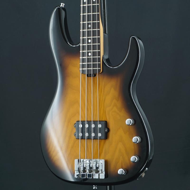 ■商品紹介ESPを代表するベースの一つであるAPがお買い得な中古にて入荷しました！ジャパンクオリティを世界に発信するブランドESP。一切の妥協をぜず、作り手の納得いくまであらゆる手間と時間を惜しまずに作られる圧倒的なクオリティを誇ります。本商品は、そんな同ブランドを代表するベースの一つであるAPモデル。トラディショナルなスタイルながらも、プレイスタイルに合わせて幅広いサウンドメイクが特徴です。アッシュボディに、ハードメイプルネックをデタッチャブル方式にて組み込み、音の立ち上がりのレスポンスの向上にもつながる強固な6点留めでセットしています。サウンドの要となるピックアップには、セイモアダンカンのハムバッカーをマウントし、効きの良い3バンドイコライザーとの組み合わせによりフレキシブルなサウンドメイクが可能です。また、ヴォリュームポットにプッシュ/プルにより中音域のカット＆低高音域のブーストしたスラップサウンドへと一発で切り替えることが出来ます。ヘッドトップからボディまで打痕、1弦7フレットの指板面に打痕が見受けられますが、演奏上は問題無くお使いいただけます。トラスロッドの余裕もあり、ネックコンディションは良好です。ロックピンのストラップ側欠品。Weight≒5.08kg付属品：Ibanezハードケース検索キーワード：イケベカテゴリ_ベース_エレキベース_その他ベース一般_ESP_ユーズド SW_ESP_ユーズド JAN:2500030849955 登録日:2026/03/16 エレキベース イーエスピー