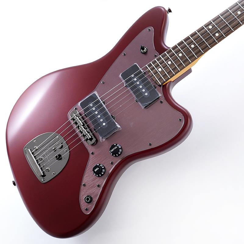 ■商品紹介Hybrid II 2026 Collection Satin MetallicMade in Japan Hybrid II 2026 Collection Jazzmasterは、ヴィンテージライクなルックスはそのままに、プレイヤーや音楽ジャンルを選ばないオールマイティーなモダンスペックを搭載したMade in Japan Hybrid IIシリーズをベースに、2026年限定の特別なルックスを纏ったモデルです。本製品はSatin Finishをキーフィーチャーに、ネックだけでなくボディにもサテン仕上げを採用。日本製ならではの高精度な塗装技術により、質感・発色ともに美しい仕上がりを実現しています。Matte Aero Blue、Matte Inferno Red、Matte Phantom Black、Matte Champagne MirageのSatin Metallic Finishは、車やIT機器などのモダンプロダクトからインスパイアされた、洗練されたメタリックのサテン仕上げ。光を柔らかく反射する繊細な艶がボディラインを際立たせ、静かで上質な高級感を演出します。定評あるアルダーボディに新設計のHybrid II Custom Voiced Single Coilピックアップを装備し、ヴィンテージスタイルのフローティングトレモロを搭載。ヴィンテージロッキングチューナー、サテンフィニッシュのネック、Modern Cシェイプに9.5インチラジアスの指板とナロートールフレットがスムーズなプレイヤビリティを提供します。Hybrid IIシリーズならではのモダンさと伝統が融合した、新しい提案となる1本です。本製品は2026年限定生産モデルです。※画像はサンプルです。製品の特性上、杢目、色合いは個体ごとに異なります。ギグバッグ付属■仕様詳細Body Material: AlderBody Finish: Satin PolyesterNeck: Maple， Modern CNeck Finish: Satin UrethaneFingerboard: Rosewood， 9.5 (241 mm)Frets: 22， Narrow TallPosition Inlays: White Dot (Rosewood)Nut (Material/Width): Bone， 1.650 (42 mm)Tuning Machines: Vintage-Style LockingScale Length: 25.5 (648 mm)Bridge: 6-Saddle Vintage-Style Adjustable with Floating Tremolo TailpiecePickguard: 2-Ply Aluminum-Style AcrylicPickups:Hybrid II Custom Voiced Single Coil Jazzmaster (Bridge)Hybrid II Custom Voiced Single Coil Jazzmaster (Neck)Pickup Switching: 3-Position Toggle:Position 1. Bridge PickupPosition 2. Bridge and Neck PickupsPosition 3. Neck PickupControls: Master Volume， Master ToneControl Knobs: BlackHardware Finish: Black NickelStrings: Nickel Plated Steel (.009-.042 Gauges)Case/Gig Bag: Included: Gig Bag検索キーワード：イケベカテゴリ_エレキギター_JMタイプ_Fender Made in Japan_Hybrid II Jazzmaster_新品 SW_Fender Made in Japan_新品 JAN:0197955164755 登録日:2026/04/23 エレキギター フェンダー ふぇんだー フェンダージャパン フェンジャパ フェンダーJ ジャズマスター ジャズマス