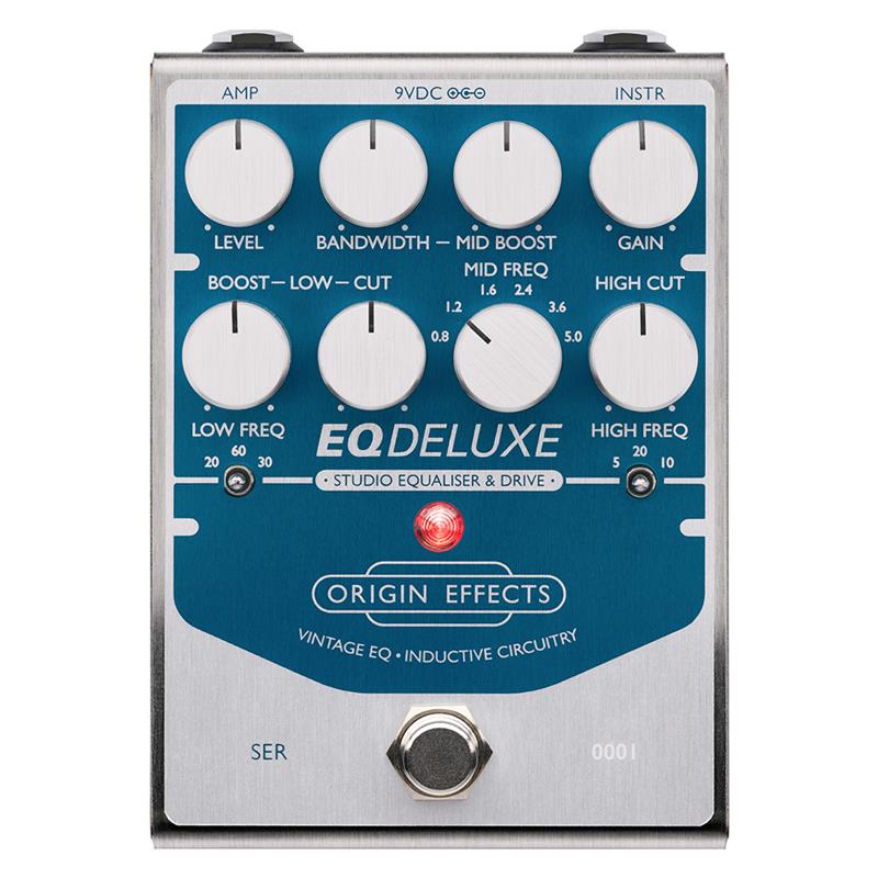 ■商品紹介EQ DELUXEは、1950年代の名機 Pultec EQP-1A スタジオEQをベースにした3バンド・インダクティブEQで、ギターおよびベース向けに最適化されています。Pultec EQP-1Aは、音楽的なEQカーブ、プッシュプル方式の真空管出力回路が生み出す繊細なサチュレーション、そして低域に厚みを加えることで知られる有名な「Pultec Low-End Trick（パルテック・ローエンド・トリック）」により、数十年にわたりハイエンド・オーディオ制作の定番機として愛され続けています。そのため、特にベースのサウンドメイクにおいてエンジニアから高い支持を得ていますが、単にシグナルチェーンに組み込むだけでも、魅力や個性を加え、実用的な音作りを可能にする機材として広く評価されています。EQ DELUXEは、この名機のサウンドをベースおよびギター向けに再現。EQ周波数を慎重に選定し、サチュレーションをわずかに強化するとともに、現代のベース／ギター用ペダルボードで扱いやすいよう、さらにいくつかの改良を施しています。・ザ・パルテック・トリックPultec EQP-1Aは、その独特な低域の扱い方で知られており、EQ DELUXEはこの挙動を忠実に再現しています。ロー・フリケンシー・バンドのBOOSTとCUTを同時に操作することで、低域に重みを加えながら中域のクラリティも向上させる、唯一無二のカーブを作り出せます。分厚いベース・トーンはもちろん、ギターや他の音源にも効果的です。・スタジオ・サチュレーションEQ DELUXEは、あらゆる信号に息吹を与えるPultecの能力も受け継いでいます。Pultec EQP-1Aの出力段にあるプッシュプル方式の真空管メイクアップ・アンプは、この名機ならではの「マジック」を生み出す要因のひとつです。EQ DELUXEでは、この出力段を丁寧に設計されたソリッドステート回路で再構築し、1950年代のスタジオそのままの、精密にコントロールされた真空管的サチュレーションを実現しています。・汎用性のあるヴィンテージEQミッド・フリケンシー・バンドは、EQ DELUXEのインダクター・ベースの回路を活かし、ベースとギターそれぞれに合わせて選ばれた周波数で、幅広いミッド・ブーストを実現します。ハイ・フリケンシー・バンドは、幅広いレンジでの高域減衰により、音を暖かく、バランスよくまとめ、トーンに仕上げの一手を加えます。もっとも極端な設定であっても、EQ DELUXEの3バンドはどれも自然で音楽的、そしてインスピレーションを与えてくれるサウンドを保ちます。EQ DELUXEはベースやギターのどんなリグにも馴染み、高ヘッドルーム回路によりスタジオでのライン・レベル信号にも対応。プレミアムなコンポーネントで組み上げられたその質感は、音とクオリティの両面で、歴史的名機に匹敵します。■仕様詳細仕様項目 内容重量 846 g（30 oz）外形寸法 146 × 93 × 64 mm（7.7 × 3.6 × 2.5 インチ）／ノブ、スイッチ類を含む入力インピーダンス 1 MΩ出力インピーダンス 1.5 kΩ消費電流 65 mA電源 DC 9V、センターマイナス、2.1mm DC ジャック（ACアダプターは別売）※ EQ DELUXEはACアダプター駆動専用です（アダプターは付属しません）。省スペース化と、より低ノイズかつ優れたトーンを実現する高電流設計を採用するため、一般的な9V電池駆動には対応していません。Origin Effectsのペダルは、幅広い電源環境で最高のパフォーマンスを発揮するよう設計されています。内部フィルタリングが不十分な電源アダプターはノイズの原因となるため、ギターペダル専用に設計されたレギュレート電源のご使用を推奨します。・Voodoo Labs Pedal Power シリーズ・Cioks 各種電源・Truetone 1 Spot Pro シリーズ・Strymon Zuma本製品は9V駆動のみに対応しています。内部では電圧を昇圧する回路を採用し、より優れたサウンドクオリティを実現しています。画像はサンプルになります。検索キーワード：イケベカテゴリ_エフェクター_ベース用エフェクター_ベース用プリアンプ・EQ・DI_ORIGIN EFFECTS_新品 SW_ORIGIN EFFECTS_新品 JAN:4562218736233 登録日:2026/08/28 エフェクター コンパクトエフェクター ストンプボックス