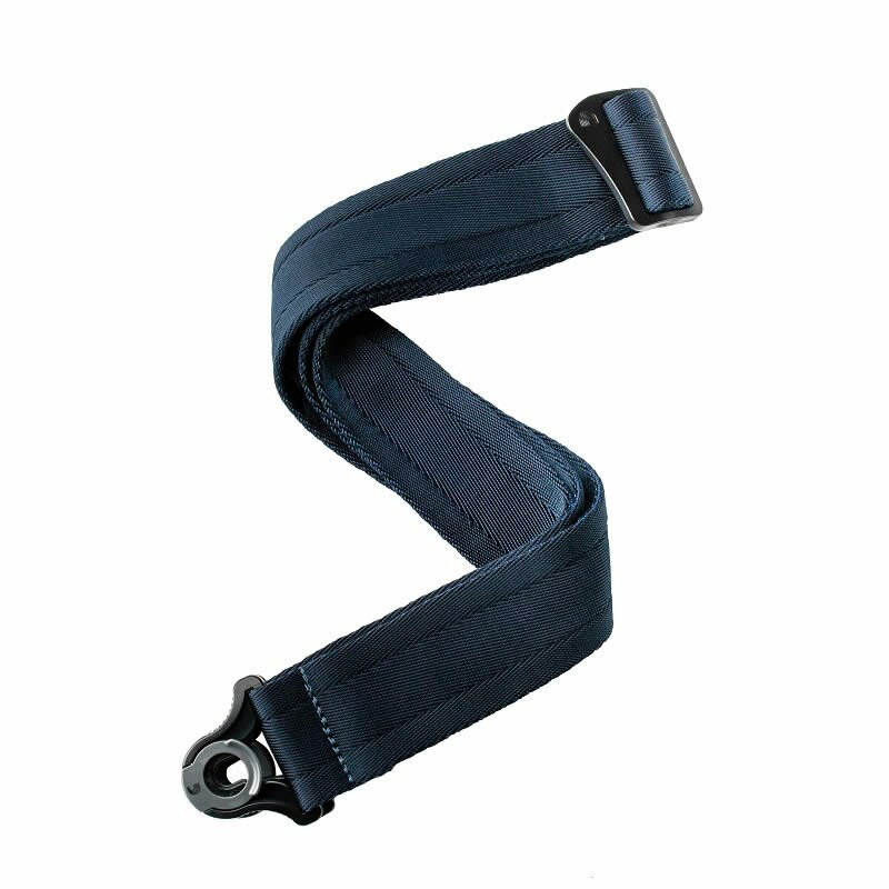 ■商品紹介D'Addario Auto Lock Guitar Strap は、Ned Steinberger 氏と共同でデザインされた最もシンプルなストラップ・ロック一体型のシステムで、ギター・ストラップ・ボタンの上にストラップ・エンド部分をスライドさせるだけで簡単にストラップとエンドピンがロックされます。スプリング式のラッチロックにより、自動的にストラップ・ボタンを締め付けて必要なときまで解除されることはありません。ラッチロックを押し上げてエンド部分をスライドさせれば、ストラップは簡単に取り外すことができます。Material: Woven NylonStrap End Type: Auto LockWidth: 2Length: 35 - 59.5Padded: No検索キーワード：イケベカテゴリ_楽器アクセサリ_ギターストラップ_D’Addario_新品 SW_D’Addario_新品 JAN:0019954310684 登録日:2021/12/31 ストラップ ギターストラップ ダダリオ
