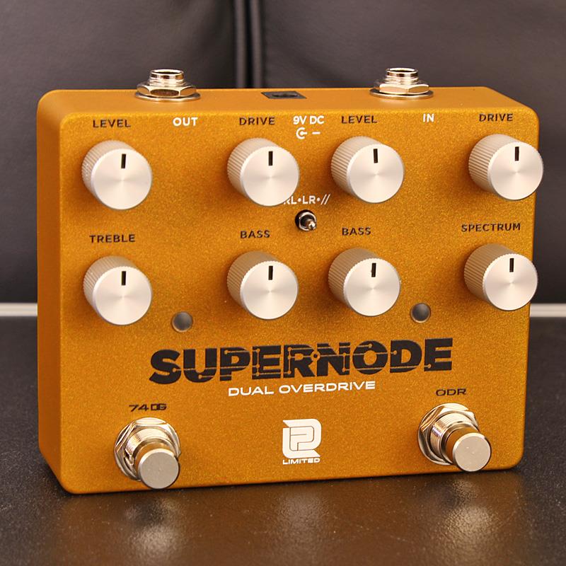 ■商品紹介SUPERNODEは、汎用性を重視して設計されたオールアナログのデュアル・オーバードライブ・ペダルです。レイアウトは左右に分かれており、右側は象徴的なODRのオリジナル・バージョンです。ポストクリッピングのBassコントロールと、クリッピング前の低域の量を調整するためのSaturationが追加され、トーンとフィーリングが向上しています。左側はSeventy4 Deluxeのグリーンチャンネルを改良したバージョンです。70年代のSuper Leadのパンチと唸りを、シンプルなレイアウトで再現しています。2つのキラー回路に加え、LPD順序選択スイッチングシステムを搭載しました。ODR→Seventy4（RL）、Seventy4→ODR（LR）、またはODRとSeventy4を並列（//）で接続することが可能です。さらに、このシステムには3つのプログラム可能なバイパスモードがあります。・独立モード各フットスイッチが独立して自身の回路を制御します。・トグルモード回路を重ねることがない場合におすすめのモードです。作動させたい側のスイッチを押すと、反対側は自動的にバイパスされます。・マスターモード回路を常に重ねて使用する場合に最適なモードです。どちらのスイッチを押しても、両側が同時にオン/オフします。■コントロール・74DG(Seventy4 Deluxeのグリーンチャンネル)LEVEL，TREBLE，BASS，DRIVE・ODRLEVEL，SPECTRUM，BASS，DRIVE・ORDER/PARALLEL SWITCHRL，LR，//・ソフトタッチ・トゥルーバイパススイッチング、ラストステートメモリー・電源：9VDCセンターマイナス・消費電流：50mA＠9VDC検索キーワード：イケベカテゴリ_エフェクター_ギター用エフェクター_歪み系_オーバードライブ_LPD PEDALS_新品 SW_LPD PEDALS_新品 JAN:4573633061244 登録日:2025/11/17 オーバードライブ エルピーディーペダルズ LPDPEDALS