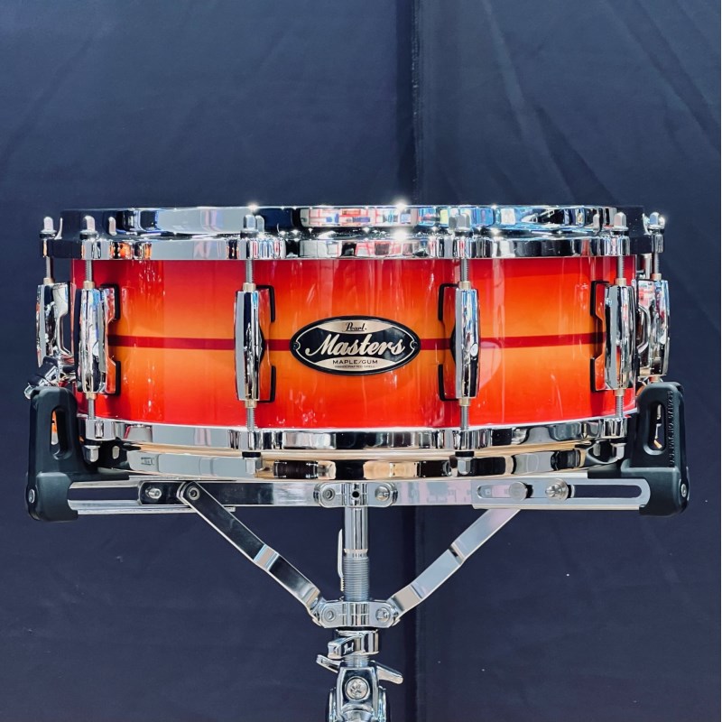 【5/20までの特別価格！】Masters Maple Gum Snare Drum 14×5 - #857 Suburst Red Stripe [MMGC1450S/N #857]【イベント展示特価品】 Pearl (アウトレット 美品)