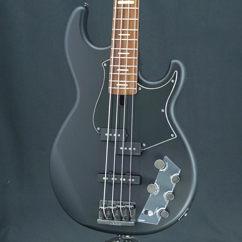 ■商品紹介BBのアイデンティティを継承しリニューアルしたアクティブ仕様4弦モデルBB734A！現代のミュージックシーンを見据え「最強のボルトオンパッシブ」をコンセプトのもと大胆にリニューアルされたヤマハBBベース。こちらは最上位機種BBPモデルの基本スペックを可能なまで忠実に継承し、さらにパッシブ仕様が主流のBBモデルでは久々となるアクティブ仕様を採用した、国外製作によりハイコストパフォーマンスを実現したリニューアルバリエーションモデルBB734です！細かな擦り傷やパーツのくすみがございますが、演奏上問題無くお使いいただけます。トラスロッドの余裕もあり、ネックコンディションは良好です。Weight≒4.27kg付属品：純正ギグケース検索キーワード：イケベカテゴリ_ベース_エレキベース_PBタイプ_YAMAHA_BB Series_ユーズド SW_YAMAHA_ユーズド JAN:2500030811877 登録日:2025/12/17 エレキベース ヤマハ やまは