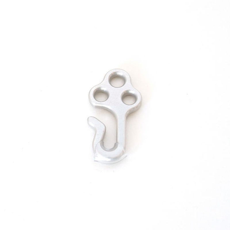 ■商品紹介【BS-CVHK】クローバーフックバードストラップ・ショルダー用カスタムパーツ。水平方向にスライドするので、左右に楽器を動かすことができます。磨耗を防ぐためフック部分には透明チューブをかぶせています。※サックス用バードストラップ・ショルダー専用パーツです。ファゴット用には当パーツは不要です。検索キーワード：イケベカテゴリ_管楽器・吹奏楽器_サックス用アクセサリ_ストラップ_BIRD STRAP_カスタムパーツ_新品 SW_BIRD STRAP_新品 JAN:4562278896663 登録日:2024/06/23 サックス用ストラップ バードストラップ