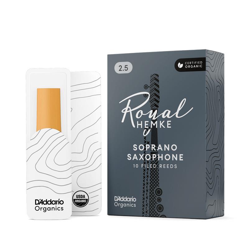 ■商品紹介// D'Addario Woodwinds ROYAL HEMKE for Soprano Sax //-----USDAオーガニック認証(※)に伴い、「パッケージ・デザイン」「紙製リード・ホルダー入（個別密封包装）」「リードに記される印字の位置」が変更となりました。リード本体に関しましては以前の「フレデリック・ヘムケ」より変更はございません。※USDAオーガニック認証：アメリカ農務省（United States Department of Agriculture）によるオーガニック認証制度。製品の栽培・加工・取り扱いについて厳しいオーガニックの基準が設けられており、その基準を満たしたものだけがUSDAオーガニック認証マークの表示や「オーガニック」とうたって販売することを許可されています。-----高品質のケーンを使用し、リコの中でダークなサウンドのリードです。フレンチカットですが、先端が薄いので、振動させ易く、柔軟な吹奏感で、程よく腰があるので太過ぎず、柔らかいサウンドが得られます。ジャズ・ポップスなどで太目の丸いサウンドを出したい方にお勧めです！■仕様詳細■硬さ　・2.5(RHKP5SSX250)　※取扱バリエーション：2.0 / 2.5 / 3.0 / 3.5 / 4.0■ファイルド・カット（フレンチ・カット）■10枚入り検索キーワード：イケベカテゴリ_管楽器・吹奏楽器_サックス用アクセサリ_リード_ソプラノサックス用_D'Addario Wood Winds_新品 SW_D'Addario Wood Winds_新品 JAN:0046716590848 登録日:2026/02/25 ダダリオウッドウィンズ リード ソプラノ サックス ダダリオ RICO リコ