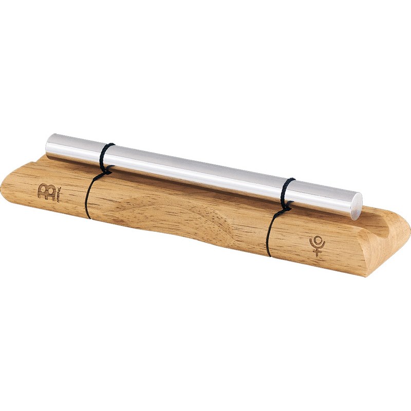 ■商品紹介太陽・月・惑星それぞれの天体の周波数に合うようチューニングされたエナジーチャイムシリーズに、Pluto（冥王星）のチャイムが登場。倍音の豊かなサスティンが魅力です。木製のチャイムビーターはチャイムの下に挟んでウッドベースに収納可能。2250.24 Hz / C#7重さ： 138g素材： Silver Anodized Aluminum Alloy木製ビーター付属検索キーワード：イケベカテゴリ_パーカッション_チャイム_MEINL_新品 SW_MEINL_新品 JAN:0842960103823 登録日:2023/10/01 パーカッション マイネル