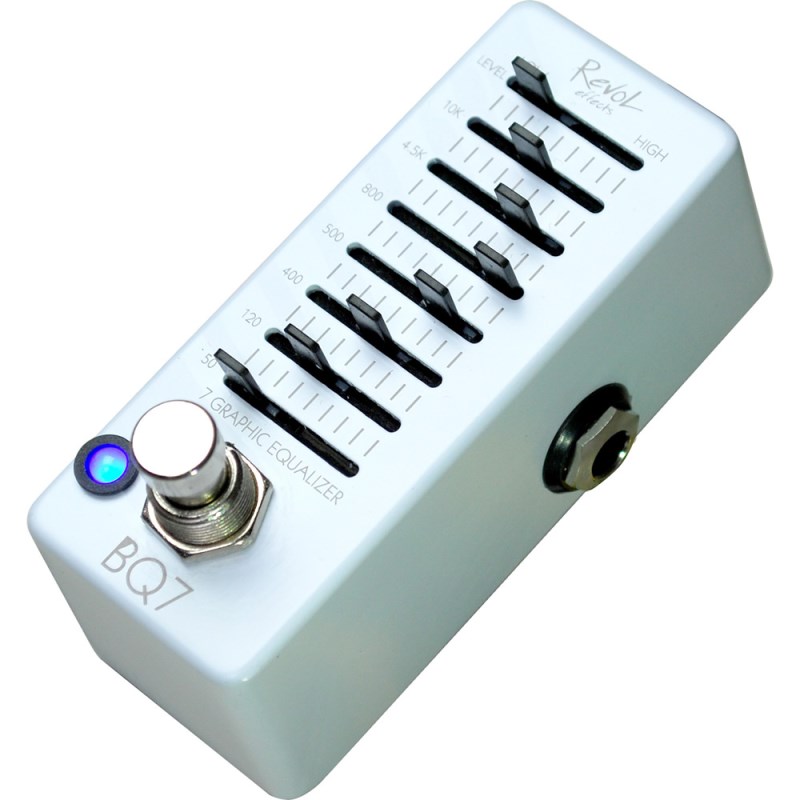 ■商品紹介RevoL eects BQ7 EBEQ-01は、+/-15dBの可変幅で調整可能な7バンド・グラフィック・イコライザーです。周波数は50Hz/120Hz/400Hz/500Hz/800Hz/4.5KHz/10KHz、各スライダーにはセンタークリックがあり、可変の調整がしやすくなっています。■スペックインプット：1/4モノラルジャック(インピーダンス：510kΩ)アウトプット：1/4モノラルジャック(インピーダンス：1kΩ)電源：DC 9V アダプター(センターマイナス)(※9V電池はご使用できません。)消費電力：10mAサイズ：93.5mm(D)×42mm(W)×52mm(H)重量：150g検索キーワード：イケベカテゴリ_エフェクター_ベース用エフェクター_ベース用プリアンプ・EQ・DI_RevoL effects_新品 SW_RevoL effects_新品 JAN:4534853070713 登録日:2018/09/06 エフェクター コンパクトエフェクター ストンプボックス