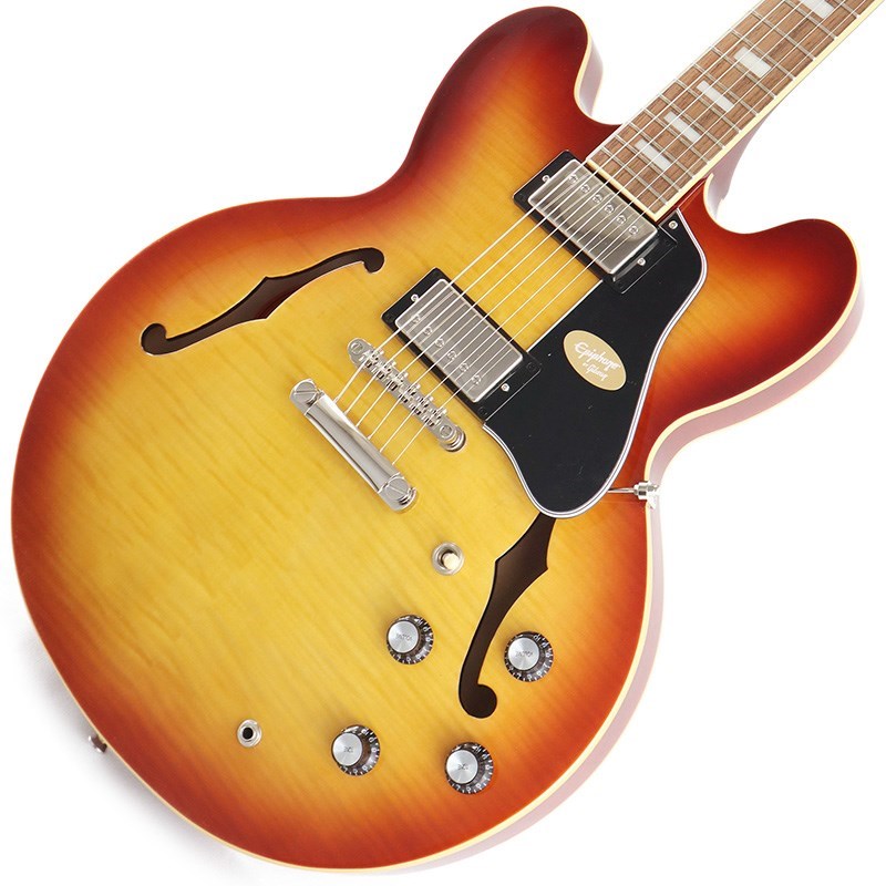 ■商品紹介新品チョイキズ特価！！Epiphone Inspired By Gibson CollectionEpiphone（エピフォン）は、2020年製品ラインナップを大幅リニューアル！エピフォン・インスパイアードバイ・ギブソンは2つのカテゴリーで展開されます（オリジナル/モダンコレクション）。コチラのエピフォン・オリジナル・コレクションは、誕生以来エピフォンのアイコンとしてプレイヤーやミュージックシーンを支えてきたクラシックなアコースティックとエレクトリックの新しいギター・ラインナップです。カラマズーヘッド・ストックと呼ばれる新しいヘッドシェイプを採用。クラシックなルックスながらも、長年エピフォンブランドで培ったエレクトロニックスやその他技術などを採用しています。1958年の初登場以来、60年以上にわたって世界中のギタープレーヤーを驚かせてきた歴史的なモデル「ES-335」がエピフォンよりリニューアルして登場！こちらは、フレイムメイプルベニアをボディートップとバックに採用し高級感溢れるルックスに仕上られた「ES-335 Figured」で御座います。レイヤードメイプルのボディにソリッドメイプルトーンブロックを組み合わせて作られたセミホロウモデルです。セミホロウボディ特有のサスティーンや温かみのあるサウンド、共鳴感はもはや説明不要のアイデンティティです。ピックアップに採用されたAlnicoClassicPROハムバッカーは幅広いビンテージサウンドを出力します。プレイアビリティの高い丸みの帯びたCシェイプネックは本来のGibsonサウンドを再現する力強い手助けとなるでしょう。ヘッドストックには60年代スタイルのカラマズー形状がセレクトされております。※画像はサンプルとなります。製品の特性上、杢目・色合いは1本1本異なります。■仕様詳細BodyBody Shape:ES-335Body Material:Layered Maple， AAA Flame VeneerTop:Layered Maple， AAA Flame VeneerBack:Layered Maple， AAA Flame VeneerSide:Layered MapleCenterblock:MapleBinding:Single ply cream - top， back and fretboardNeckMaterial:MahoganyProfile:Rounded CScale Length:24.724Fingerboard Material:Indian LaurelFingerboard Radius:12Number Of Frets:22Frets:Medium JumboNut Material:Graph Tech NuBoneNut Width:1.69End of Board Width:2.24Inlays:Small BlockJoint:Glued in; Set NeckHardwareFinish:NickelTuner Plating:NickelBridge:LockTone Tune-O-MaticTailpiece:LockTone Stop BarTuning Machines:Epiphone DeluxePickguard:Gibson ES-335 Shape， Black， 5-plyTrussRod:Dual ActionTruss Rod Cover:2-ply BellControl Knobs:Black Top Hat knobs with metal insertsSwitch Tip:CreamStrap Buttons:2 - bottom and heelMounting Rings:BlackElectronicsNeck Pickup:Alnico Classic PROBridge Pickup:Alnico Classic PROControls:2 Volume， 2 Tone， CTS potentiometersPickup Selector:3-way toggleOutput Jack:Heavy Duty Epiphone 1/4 output jackMiscellaneousStrings:.010， .013， .017， .026， .036， .046ソフトケース付属検索キーワード：イケベカテゴリ_エレキギター_セミアコ_Epiphone_アーチトップ_アウトレット SW_Epiphone_アウトレット JAN:4580568418128 登録日:2024/03/01 エレキギター エピフォン セミアコ フルアコ