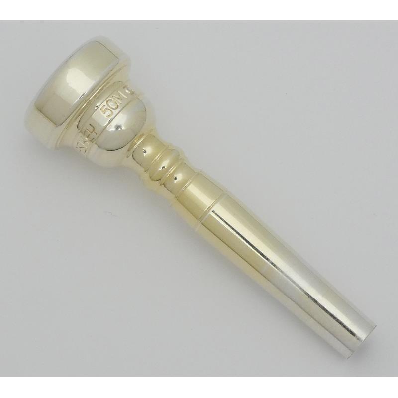 ■商品紹介【中古】 LASKEY (ラスキー) 50MCアメリカのマウスピース製作者、Scott Laskey(スコット・ラスキー)氏の ハンドメイドマウスピース。こちらのマウスピースは、全体的に使用感がありリムやスロート、ボディーやシャンク部などにキズや当てキズ（打痕）、シャンク部先端の僅かな歪み、メッキの薄い部分や剥げなど多くございます。※もともとは金メッキ仕上げかと思われます。また、恐らくスロート部が改造(拡張)されているかと思われます。※パッケージケースなどの付属品はございません。マウスピース単体での販売となります。お送りの際は、厳重梱包にてお送りさせて頂きます。検索キーワード：イケベカテゴリ_管楽器・吹奏楽器_トランペット用アクセサリ_トランペット用マウスピース_トランペットマウスピース_LASKEY_ユーズド SW_LASKEY_ユーズド JAN:2500260889486 登録日:2026/06/08 マウスピース ラスキー