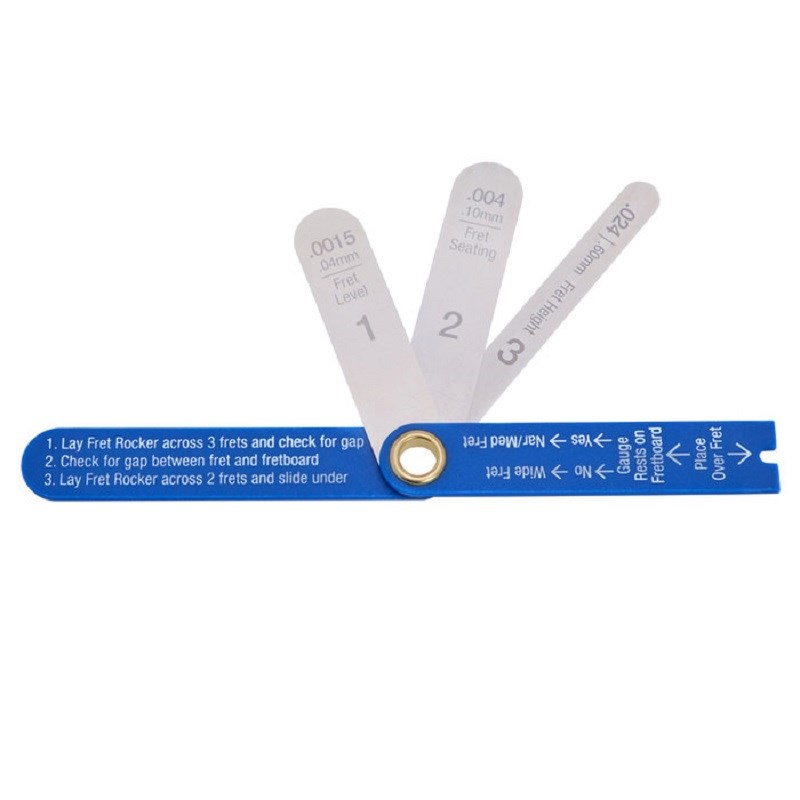 ■商品紹介プレシジョン・フレット・ゲージはFret Rocker+(MN822)と組み合わせて使用することでフレットの状態を素早く正確に診断することのできるツールです。エレクトリックギター、アコースティックギター、クラシックギター、ベースのフレットの高さ、浮き、減り、サイズの4つの重要な項目を測定できます。Fret Rocker+(MN822)を3フレットを跨ぐように置き、#1フィーラー・ゲージでフレットの高さの違いをチェックします。高いフレットを確認したら、#2のゲージでフレット浮きをチェックします。フレットの減りを確認したい場合は、#3ゲージを使用します。ノッチ・ハンドルでフレットのサイズの測定も可能です。ステンレス・スチール製で、潤滑や錆止めのオイルを使用していません。??Fret Rocker+(MN822)と組み合わせて使用することでフレットの高さ、浮き、減り、サイズの4つを測定可能??潤滑や錆止めのオイルを使用していません。検索キーワード：イケベカテゴリ_楽器アクセサリ_メンテナンス用品_工具_MUSIC NOMAD_新品 SW_MUSIC NOMAD_新品 JAN:0850022370663 登録日:2025/05/01 メンテナンス用品