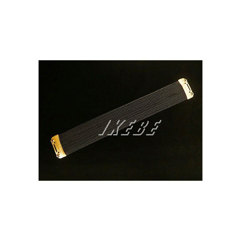 ■商品紹介〜Pearlスナッピー〜2種類のスナッピーコード取付穴とフィルム取付穴1種類の計3種類の取付方法により、様々なサウンドメイクが可能な、パール独自の設計を持ったスナッピーです。厚さ0.6mmのブロンズ製エンドプレートとメッキレスのワイヤーが繊細でマイルド、ナチュラルなサウンドを生み出します。このモデルは中央のワイヤーはルーズに、両端のワイヤーはタイトに設定されているC（シー）タイプ。充実した低域はそのままに、素早い反応と若干タイトなアタックが得られる、ロック系のサウンドキャラクターが特長です。ウルトラキャスト・スネアドラムに標準装備されております。〜ウルトラサウンドスナッピー〜●Cタイプ●材質：ハイカーボンスチールコイル/フォスファーブロンズエンドプレート（厚さ0.6mm）●フィニッシュ：メッキレス●サイズ：14インチ●本数：20本線●スナッピーコード（SNC-40）×2本、スナッピーフィルム（SPS18）×2枚付属■仕様詳細【ハイカーボンスチールコイル/フォスファーブロンズエンドプレート/メッキレス/20本線】検索キーワード：イケベカテゴリ_ドラム_その他ドラムアクセサリ_Pearl_新品 SW_Pearl_新品 JAN:4515295708570 登録日:2009/09/29 パール