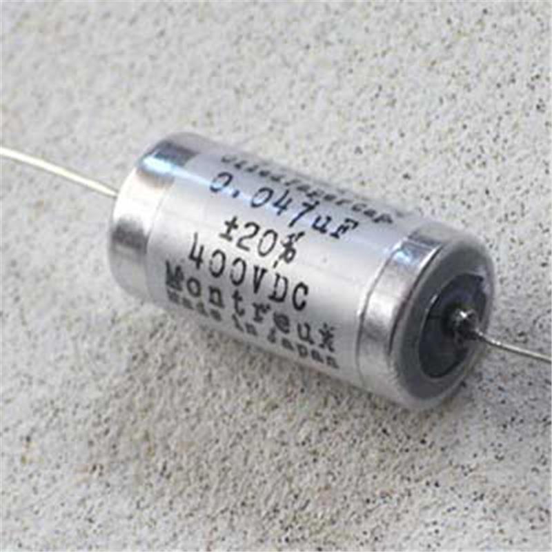 ■商品紹介残しておきたいもの、オイル・ペーパー・コンデンサ。それには懐かしさとともに『時代おくれの新しさ』があります。真空管アンプの歴史とともにありながら、プラスチック化の渦中、時代は絶滅の危機を経験させました。科学技術の進歩というものが人類を必ずしも幸せにしなかったのと同様、『性能向上、必ずしもいい音の必要十分条件に非ず』というのが私たちの学習結果ではなかったでしょうか。真空管アンプ特有の芳醇な音色の引立て役、その固有のハーモニクス感は、オイル・ペーパー・コンデンサならではのものです。モントルーでは、エレキギターのトーン回路向けに、小型標準耐圧(400VDC)の2品種を残します。現代風フォルムの中身は『ビタミンQ』オイル含浸の紙とアルミ箔のコンビネーション、昔のまま何も変っていません。エレキギターには、やはりウェットタイプがよく似合う。その個性はノッペラボーを嫌います。いつか聴いたあの懐かしいサウンドと出逢う、オイル・ペーパー・コンデンサは、いまもこれからもずっと旬です。■特長・定格○『ビタミンQ』オイル含浸○無誘導・無極構造○使用温度範囲：−25〜＋85℃○静電容量許容差：M（±20%）○静電容量／耐圧　0.047/400VDC検索キーワード：イケベカテゴリ_楽器アクセサリ_ギター・ベース用パーツ_キャパシター・電装品_Montreux_新品 SW_Montreux_新品 JAN:4562204628528 登録日:2025/09/09 モントルー