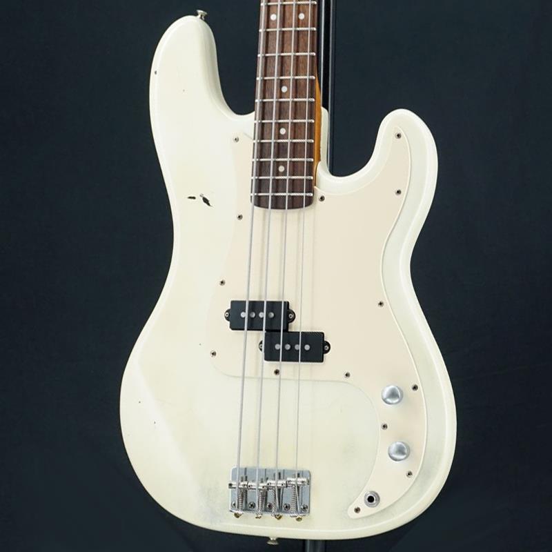 ■商品紹介都カスタムベースギター製PBモデルトラディッショナルなPBスタイルの本機。ボディにはクセが無く軽量で取り回しのよいバスウッド材を採用。42mm幅のしっかりとした握り心地のメイプル・ネックにローズウッド指板の構成です。「Old Exterior Wall Painting Finish」と名付けられたオーバーラッカーフィニッシュにより、まるで古い外壁のような質感に仕上がっております。実際に使い込まれたかのような、ネック裏の見事なレリック仕上げも素敵ですね。極薄オーバーラッカー仕上げのため、各所に塗装欠けが生じております。トラスロッドの余裕は十分にあり、ネックコンディションも良好です。Weight≒4.01kg付属品：汎用ソフトケース検索キーワード：イケベカテゴリ_ベース_エレキベース_PBタイプ_Miyako custom bass guitar_ユーズド SW_Miyako custom bass guitar_ユーズド JAN:2500030529109 登録日:2025/02/14 エレキベース ミヤコカスタムベースギター 都カスタムベースギター