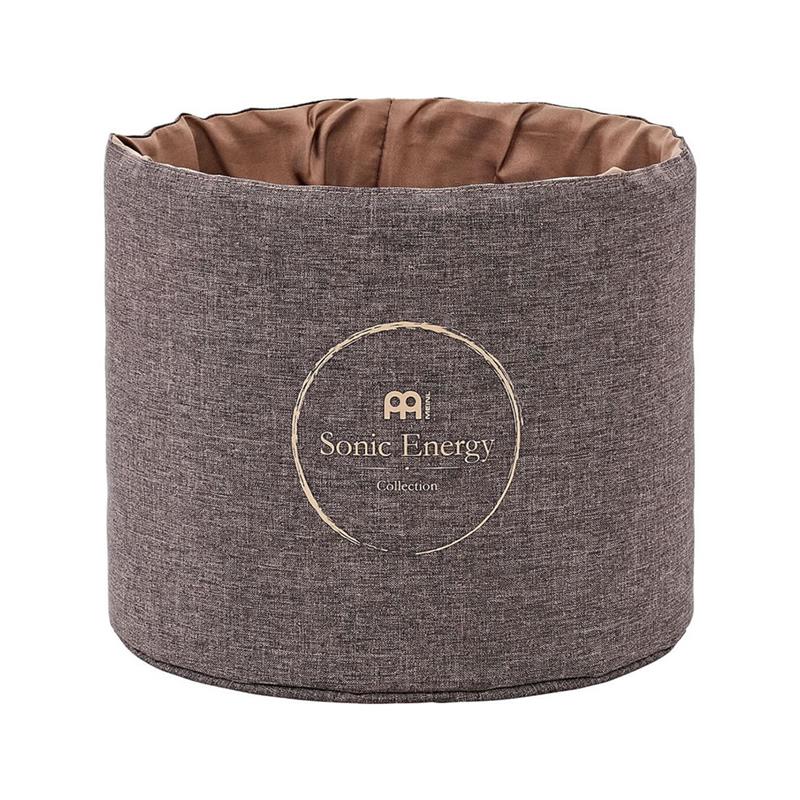■商品紹介Crystal Singing Bowl Sleevesクリスタル・シンギングボウル用スリーブは、耐久性のあるパッド入りナイロン素材で作られており、大切なクリスタル・シンギングボウルを傷や破損からしっかりと保護します。対応サイズ：9インチ素材：Heavy-duty nylon検索キーワード：イケベカテゴリ_パーカッション_その他パーカッションアクセサリ_MEINL_新品 SW_MEINL_新品 JAN:0842960113075 登録日:2025/06/07 パーカッション マイネル