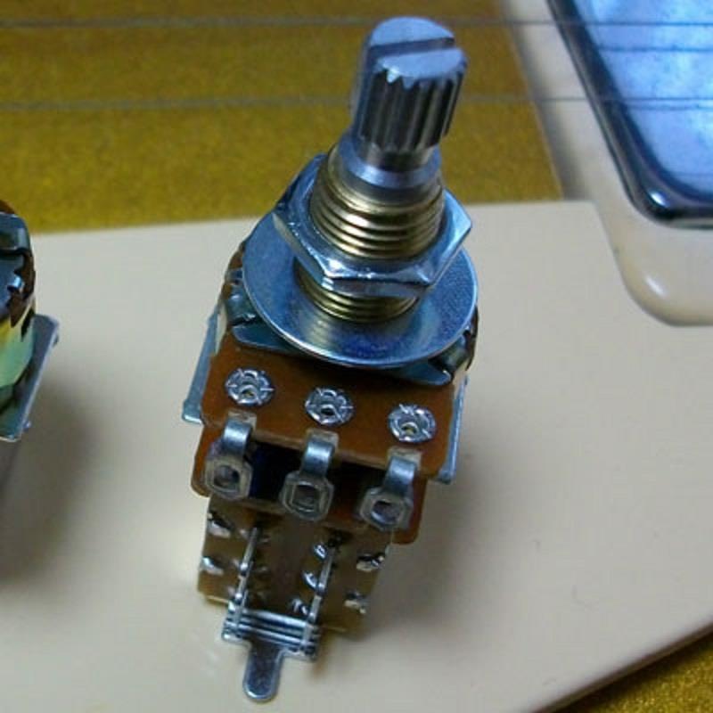 ■商品紹介かゆいところに手が届くモントルーパーツ！数十年前の国産ポットに見られたような、スイッチのクリックノイズが極めて少ないポットです。現在流通している物とは別物と言っても過言ではありません。自信を持ってお薦めできる逸品です。検索キーワード：イケベカテゴリ_楽器アクセサリ_ギター・ベース用パーツ_スイッチ・ポット・ジャック_Montreux_新品 SW_Montreux_新品 JAN:4562204628719 登録日:2017/07/27 モントルー