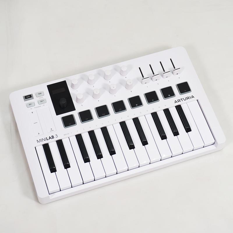 ■商品紹介■商品の状態：・一部のフェーダーに軽度な曲がりがあります。動作には問題ございません。■付属品・箱・説明書・USBケーブル※中古商品のため、ソフトウェアは付属いたしません。■保証期間：店頭保障1ケ月-----【製品の特長】★手にしたその日から音楽制作を楽しめるコンパクトなMIDIキーボード＆パッド・コントローラー■主な特長・高いコントロール性能と抜群の使いやすさ・即戦力のクリエイティブなソフトウェアを付属・ライブに嬉しいポータブル性・エコ設計でありながら高い耐久性を実現【製品の仕様】・25鍵ベロシティ対応スリム・キーボード・2バンク×8個の高品位ベロシティ＆プレッシャー・センス付きパッド（RGBバックライト付き）・8個のロータリー・エンコーダー・4本のスライダー・2個の静電容量式タッチ・センサー（ピッチベンド、モジュレーションホイール）・ミニディスプレイとクリック可能なブラウジング・ノブによる操作時のリアルタイムのビジュアル・フィードバックを実現・内蔵アルペジエーター・Hold、Chordモード搭載・Octaveアップ/ダウン・ボタン・Transposeで半音単位のトランスポーズが可能・Analog Labを含むすべてのArturiaソフトウェア音源とシームレスに統合：サウンドの選択、プリセットのブラウズ、スマートアサインされたコントロール・主要DAWに対応したカスタム製DAWスクリプト・DAWのトランスポート・コントロール・最大5つのユーザー・プリセットでカスタマイズ可能・USB-CでコンピューターやiPadに接続可能・MIDIアウト（5ピンDINコネクター）で外部MIDI機器と接続可能・ペダル用のコントロール入力：サスティン、エクスプレッション、フットスイッチ・USBバスパワー対応・本体寸法／重量…355 x 220 x 50 mm ／ 1.35kg・個装箱寸法／個装箱重量…425 x 265 x 80 mm ／ 1.5kg検索キーワード：イケベカテゴリ_DTM_MIDI関連機器_MIDIキーボード_Arturia_ユーズド SW_Arturia_ユーズド JAN:2500120947271 登録日:2026/10/19 MIDIコントローラー アートリア アートゥリア