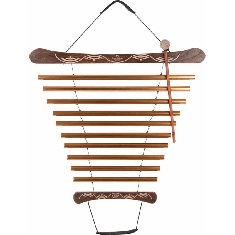 ■商品紹介[Meditation Flow Chimes]メディテーション・フローチャイムは、付属のマレットでチャイムを弾き、鳴らした状態のチャイム本体を振ったり揺らしたりすることで、周囲に丸く広がる癒しサウンドを奏でます。サウンドチューブは耐腐食性のアルミニウム製で、丈夫なナイロンコードで吊り下げられています。上下の木材はアッシュで、どちら側からも持つことができ、演奏できます。ソフトベルベットのインサートが付いたパッド入りのキャリングケースと、フェルトマレットが付属します。[MFC10GMAB]サイズ：35インチ（約88cm）チューニング：G Major (G4，A4，B4，D5，E5，G5，A5，B5，D6，E6，)　※A4/a? 440Hz 基準バー：Bronze Finish / 10音付属品：フェルトマレット、ケース検索キーワード：イケベカテゴリ_パーカッション_チャイム_MEINL_新品 SW_MEINL_新品 JAN:0842960107777 登録日:2023/03/17 パーカッション マイネル