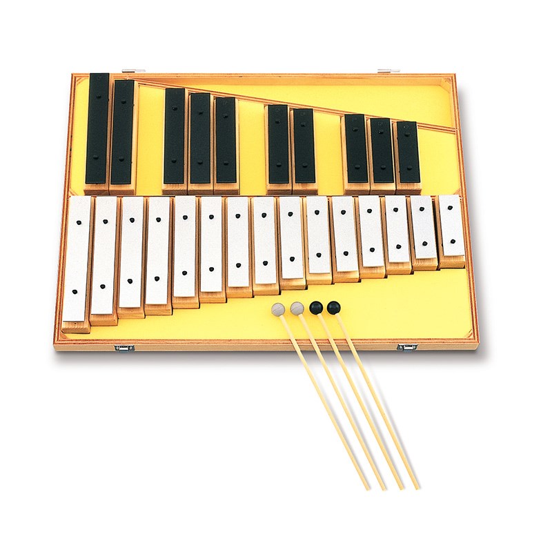 ■商品紹介★木製サウンドブロッククロマチック25音をカバーしたサウンドブロックです。サウンドブロックは1音ごとに共鳴箱（ボックス）が付いています。本製品はボックスに木材を使用し、手にした時の感触の良さと風合いを大切にしました。また木製ならではのやさしくあたたかな音色も特長です。硬さの異なる2組のマレットによって、違った音色を楽しめます。●概要サウンドブロックは一音ごとに共鳴箱（ボックス）がついているので、バラバラにして使うことができます。持ち方や打ち方などにこだわらなくても、からだを使って音を出す感動や喜びを知ってもらえる、音楽の入口に最適な楽器です。■仕様・音域：クロマチック25音　c2〜c4（C52〜C76）・材質： 音板/高力アルミ合金ボックス/栓ケース/プライウッド・寸法：60×45×7cm・重量：6kg・付属品：マレット(SBP-01H・SBP-02S)検索キーワード：イケベカテゴリ_パーカッション_その他パーカッション_SUZUKI_新品 SW_SUZUKI_新品 JAN:4939334241253 登録日:2017/11/19 パーカッション スズキ 鈴木楽器