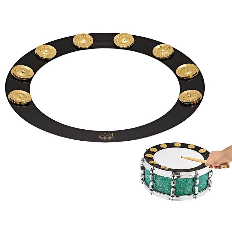 ■商品紹介BBP14 [14 Backbeat Pro Tambourine]スネアドラムに乗せるだけで、多彩な音色を簡単にアドオンできるアクセサリーです。リング部にはシンバルと同じ素材（シンバル・ブラス・アロイ）を使用しており、スネアと同時にヒットしたり刻んだり様々な演奏が可能です。ジングルは、スチール製となっております。またリングの傾斜は内側、外側と折り返すことができ、スネアのミュート具合や、リングへのスティックの当て具合を変更でき、アプローチの幅が広がります。※画像の、BBP14以外の、スネアドラムやスティックは、付属致しません。検索キーワード：イケベカテゴリ_パーカッション_タンバリン_MEINL_新品 SW_MEINL_新品 JAN:0842960100167 登録日:2018/09/08 パーカッション マイネル