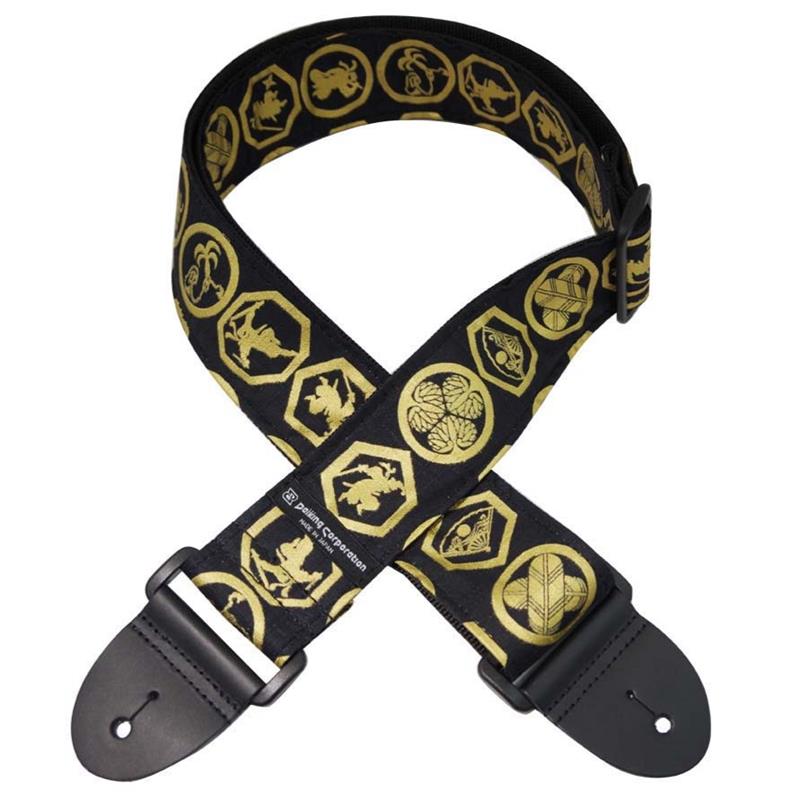 ■商品紹介DaikingStrap/Made In Japan日本製にこだわった高品位ギターストラップ、「DaikingStrap(ダイキングストラップ)」が入荷しました！楽器をなるべく傷つけない用に他のストラップではあまり見られないプラスチックパーツを使用しております。また、ストラップエンドには高い強度を持つ、高級な本革を使用してます。◆幅：約5cm◆長さ：約80cm-約142cm・自社工房で製作した日本製・YKK製プラスチックパーツ・YKK製ポリプロピレンテープ（裏地）・本革ストラップエンド・クロスには日本製生地を使用※生地を裁断して製造しているため柄は1本1本異なります。検索キーワード：イケベカテゴリ_楽器アクセサリ_ギターストラップ_Daiking Corporation_新品 SW_Daiking Corporation_新品 JAN:4571694380830 登録日:2025/11/08 ストラップ ギターストラップ ダイキング ダイキン