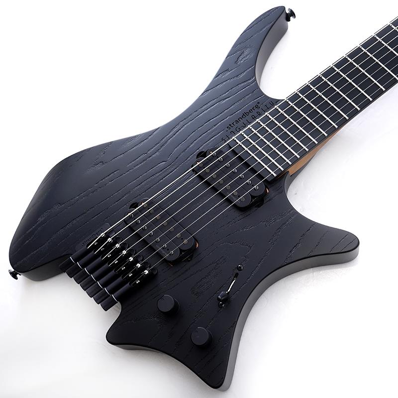 ■商品紹介.strandberg*のベンチマークとなる7弦ギターの進化形「Singularity」の第4世代となる本モデルは、.strandberg* Guitarsと、著名なプログレッシブ・ギタリストであるPer Nilsson（ペール・ニルソン）との共同開発によって誕生しました。歴代モデルが持つ特別なトーンや演奏感を継承しつつ、より多くのプレイヤーが手に取りやすいギターを目指して設計されています。スワンプ・アッシュ・トップ／バスウッド・バックのソリッド・ボディ、チタン補強を施し適度な丸みを持たせたローステッド・メイプル製EndurNeck（エンデュアネック）、そして滑らかなEbonol（エボノール）指板の組み合わせにより、芯のあるクリアなトーンと豊かな倍音を実現。鮮やかなクリーン・トーンから強烈なディストーション・サウンドまで、あらゆる音色を力強く鳴らし切るための安定性とレスポンスを兼ね備えています。スウェーデン製のLundgren製シグネチャー・ピックアップ「Per Nilsson Anomaly」は、反応性に優れたアルニコ5マグネットと、あえて出力を抑えたコイル・ワインディングを採用。過度なコンプレッションを避け、プレイヤーの表現のニュアンスをありのままに伝えることで、一般的な7弦用ピックアップを遥かに凌ぐトーンとダイナミクスの幅広さを実現しています。「Boden Singularity NX 7 Pitch Black」は、信頼性、トーンの明瞭さ、そしてメタル以外のジャンルにも対応できるダイナミクスを求める、こだわりを持つ7弦ギタリストに最適な.strandberg*ギターです。※画像はサンプルです。製品の特性上、杢目、色合いは個体ごとに異なります。ギグバッグ付属■仕様詳細GeneralNeck Construction:Bolt-OnBody Construction:SolidScale Configuration:Multi-ScaleNeck Profile:EndurNeck RoundedBridge Type:HardtailPickups:Lundgren SwedenCountry of Manufacturing:IndonesiaBodyBody Shape:BodenBody Material:BasswoodBody Top Material:Solid Swamp AshBody Finish Type:Acrylic SatinNeckNeck Material:Roasted MapleNeck Reinforcement Material:Titanium， WalnutFretboard Material:EbonolScale Length:25.5-26.25Fretboard Radius:20Number of Frets:24Main Fret Type:Jescar 51100-S Stainless SteelNeutral Fret:10Nut Width Global:490mmNut Width Imperial:1.93 inchFretboard Inlays:Original Luminlay GreenNeck Finish Type:Acrylic SatinNut:Plastic moulded 7-string nutTruss Rod:Double-Expanding Steel HardwareHardware Finish:Black AnodizedBridge:EGS Rev7 7-string Hardtail BridgeString Lock:EGS Rev7 7-string String LockKnobs:Aluminum Knob NX 6mm hole knurled BlackElectronicsPickup Configuration:H-HElectronics Type:PassiveBridge pickup:Lundgren Anomaly 7-str Hum Bridge Angled BlackNeck pickup:Lundgren Anomaly 7-str Hum Neck Angled BlackControl Set:Master Volume， Master Tone， 5-Way Pickup SelectorPickup Switching:1. Bridge Humbucking， 2. Bridge Inner Coil + Neck Inner Coil with split compensation， 3. Bridge Humbucking + Neck Humbucking， 4. Neck Inner Coil with split compensation， 5. Neck HumbuckingMiscellaneousFactory Strings:D’Addario NYXL 9.5-64 with tapered low BFactory Tuning:BEADGBEIncluded Accessories:Guitar Tool Kit， Strandberg Guitar Multitool V2検索キーワード：イケベカテゴリ_エレキギター_ヘッドレスタイプ_Strandberg_Signature Model_新品 SW_Strandberg_新品 JAN:0819052025851 登録日:2026/07/20 エレキギター ストランドバーグ ヘッドレス ボーデン