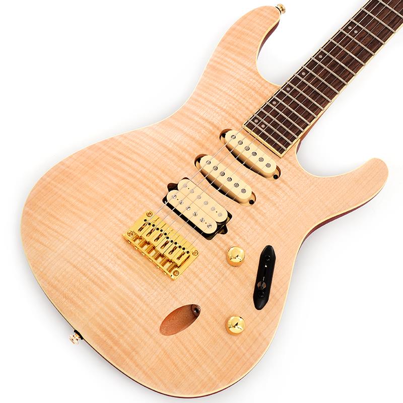 ■商品紹介フレーム・メイプル杢が美しいルックスと実践的なスペックを追求したSEW761FM・Wizard III Roasted Maple neck / Rosewood fretboardネックには加熱処理されたメイプル材を使用しています。加熱処理をすることで、形状安定性、反りに対する耐久性、耐水性、温度変化に対して強くなります。指板には、粘りのあるマイルドな中音域サウンドが特徴のローズウッド材を使用しています。薄い握り心地と握り易さを追求した、Wizard IIIネック・シェイプを採用しています。・DiMarzioピックアップ豊かな低音域に加え、伸びのある高音域を併せ持ったパワー感溢れるサウンドが特徴のDiMarzioピックアップです。ネック・ポジションとミドル・ポジションにはブライトかつノイズの少ないサウンドが特徴のDiMarzio True Velvet、ブリッジ・ポジションには高音域から低音域までバランスよく出力し、パワー感溢れるサウンドが特徴のThe Tone Zoneを搭載しています。・Flamed Maple topクリアでアタックのある輪郭あるサウンドを与え、見た目が美しいフレイム・メイプル材トップを採用しています。・メランティ材ボディ中音域からやや低音域の特性に富んだ、明るくふくよかな音色と甘めのトーンが特徴です。古くから家具材や建築材料にまで幅広く扱われ、フィリピン・マホガニーと称される木材です。・ボディTOPとSIDE＆BACKを異なるカラーで塗り分けTOPはナチュラルフラット、SIDE&BACKはメランティ材の木質を活かす赤茶系カラーで塗り分けた、上位モデルやカスタム・ギターで用いられる手法です。・シンプルなコンストラクションで人気のフィクスド・ブリッジ※画像はサンプルです。製品の特性上、杢目や色合いは1本ごとで異なり、お選び頂く事は出来ません。■仕様詳細Neck type Wizard III Roasted Maple neckBody Flamed Maple top/Meranti bodyFretboard Bound Rosewood fretboard w/Off-set white acrylic pearl dot inlayFret JumboBridge F106 bridgeNeck pickup DiMarzio True Velvet(S) neck pickupMiddle Pickup DiMarzio True Velvet(S) middle pickupBridge pickup DiMarzio The Tone Zone(H) bridge pickupHardware color GoldStrings gauge D'Addario EXL110 (.010/.013/.017/.026/.036/.046)Neck DimensionsScale 648mm/25.5Width at Nut 43mmWidth at Last Fret 58mmThickness at 1st 19mmThickness at 12th 21mmRadius 400mmRソフト・ケース付属◆Color:・NTF (Natural Flat)検索キーワード：イケベカテゴリ_エレキギター_STタイプ_Ibanez_新品 SW_Ibanez_新品 JAN:4549763281869 登録日:2023/06/27 エレキギター アイバニーズ イバニーズ